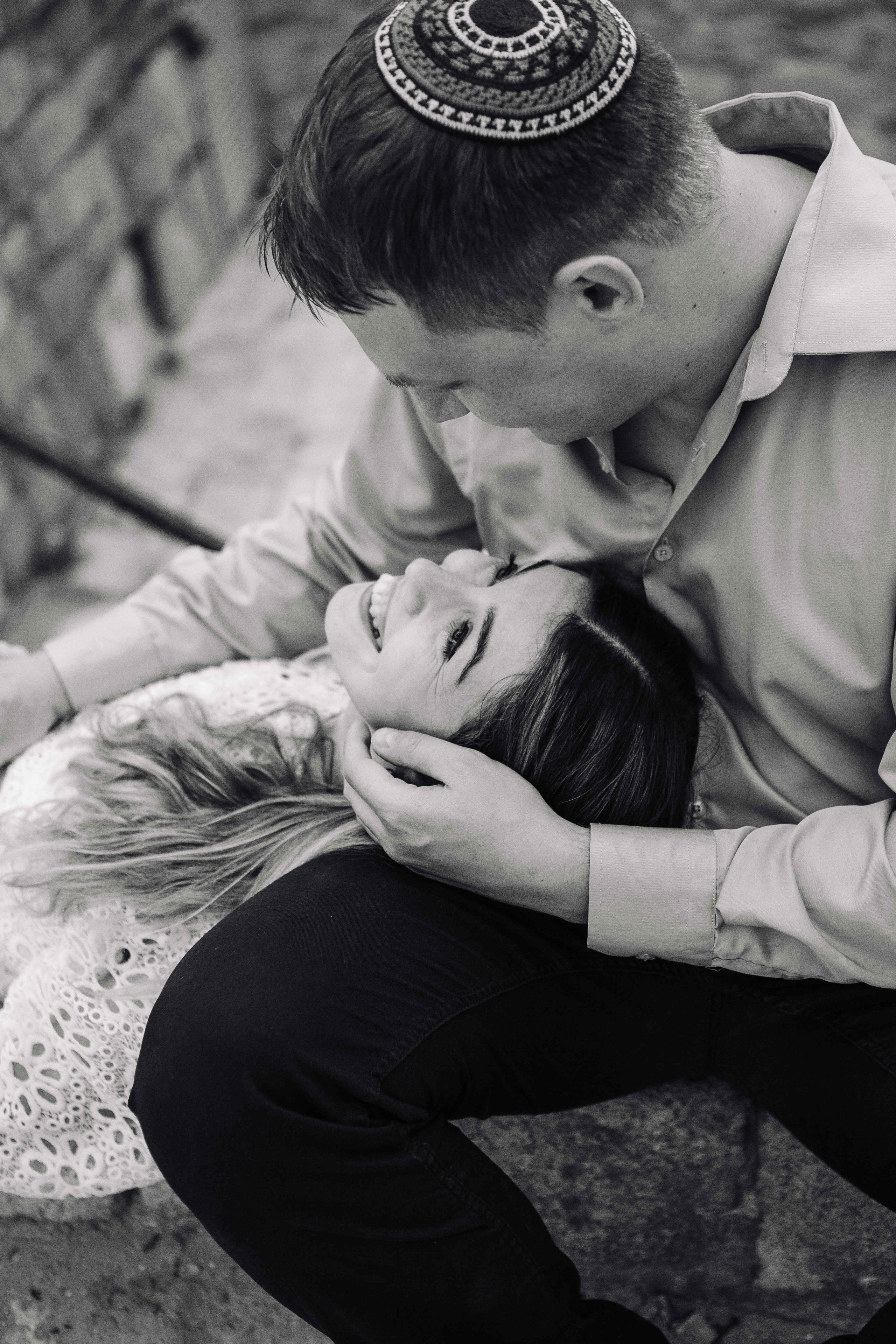 LOVERS IN JAFFO. PHOTOGRAPHER IN ISRAEL