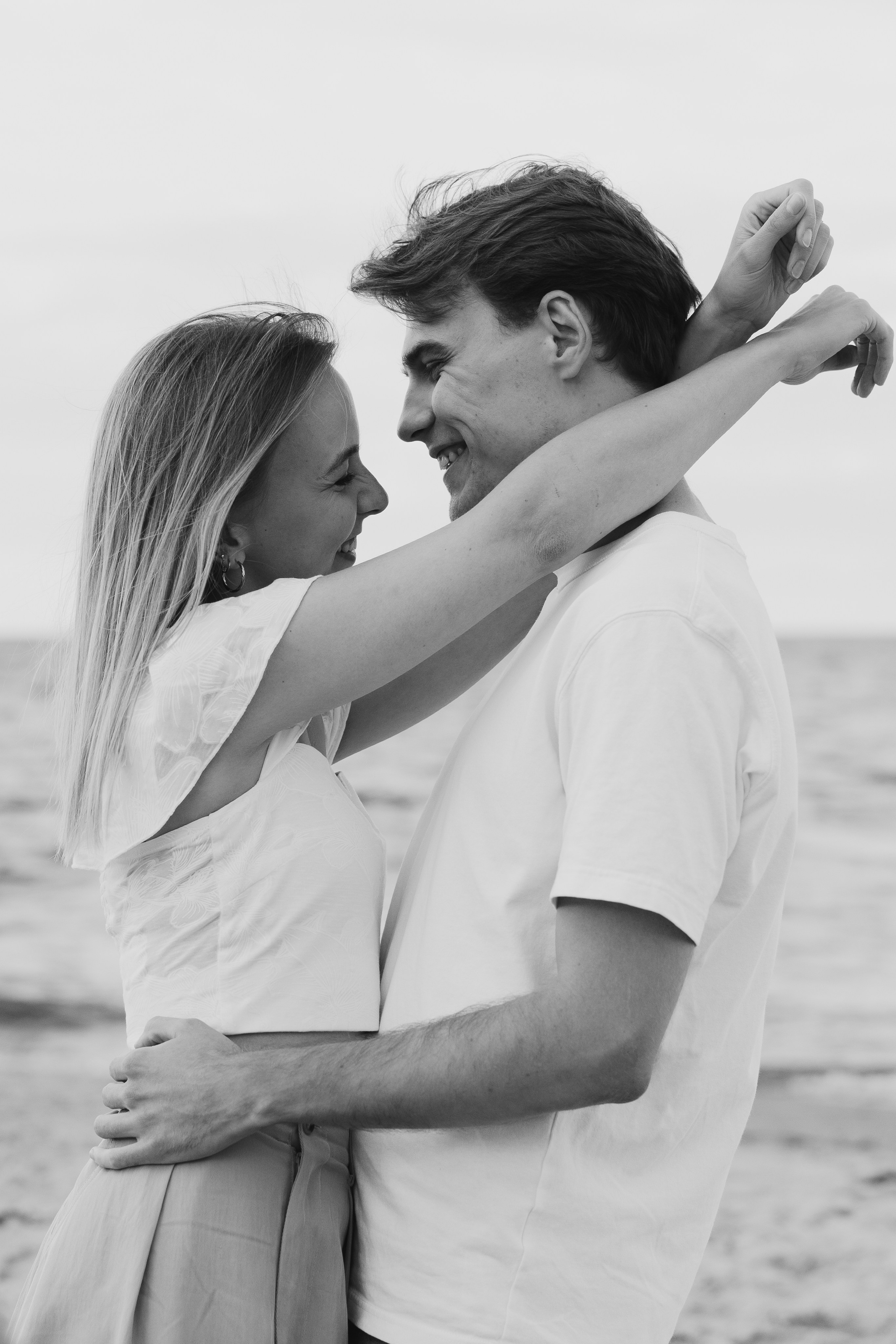 Gracjana i Damian, sesja narzeczeńska nad morzem. Fotograf ślubny & lifestyle Gdańsk, Karolina Baczewska