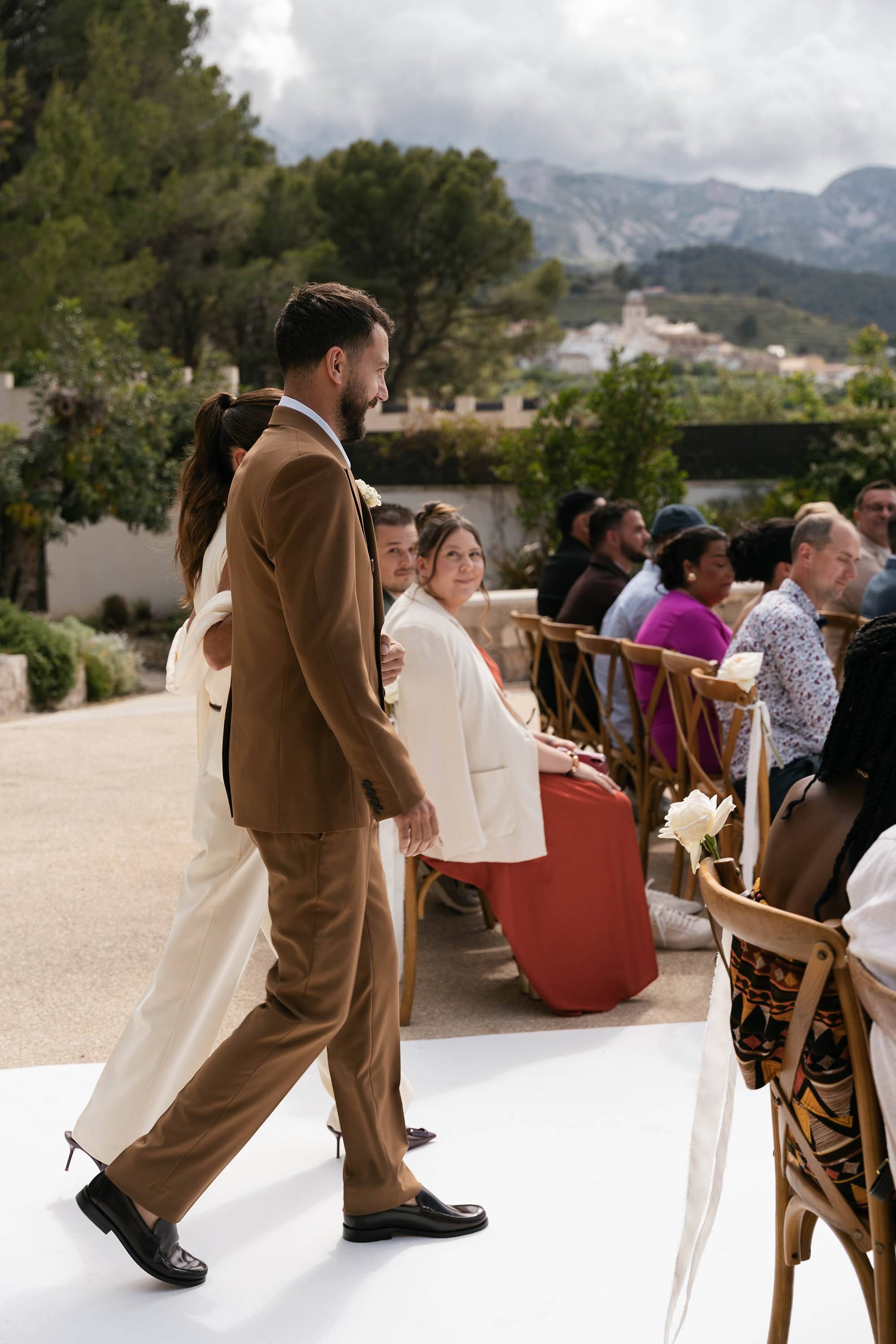 Sarah and Theo — VIVOOD. Fotógrafos de bodas de destino y creadores de contenido con base en España