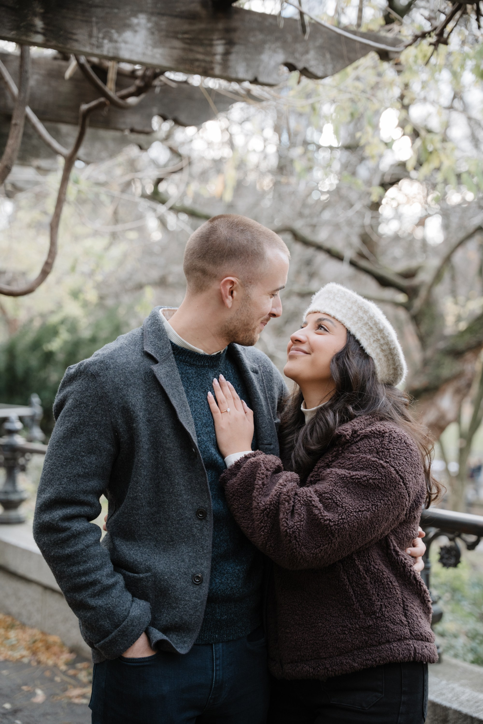 Proposal in Central Park. Portrait and wedding photographer in New York