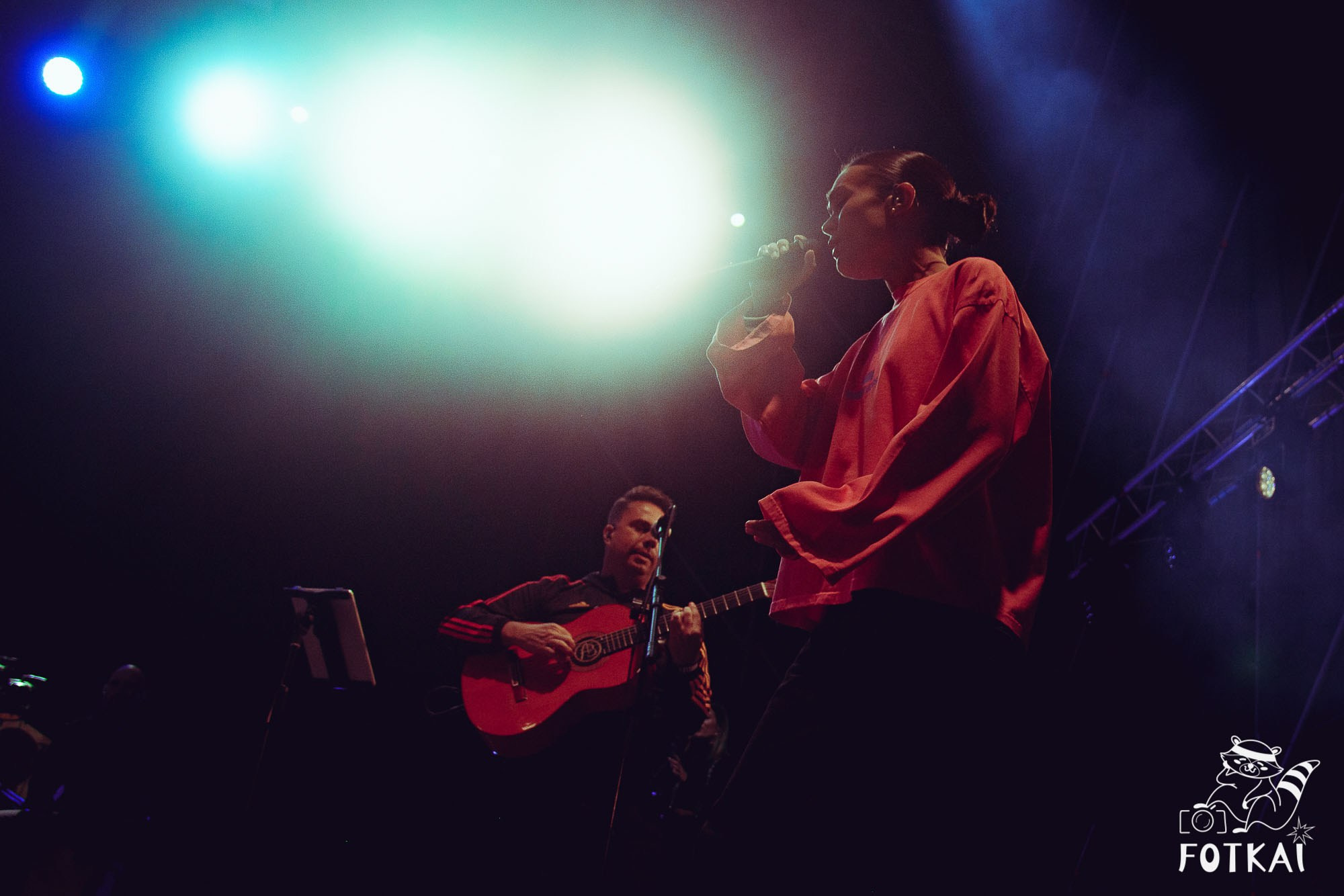 Marta Santos — Fotos del concierto en Alicante 2026: pop flamenco en El Muelle Live | FOTKAI