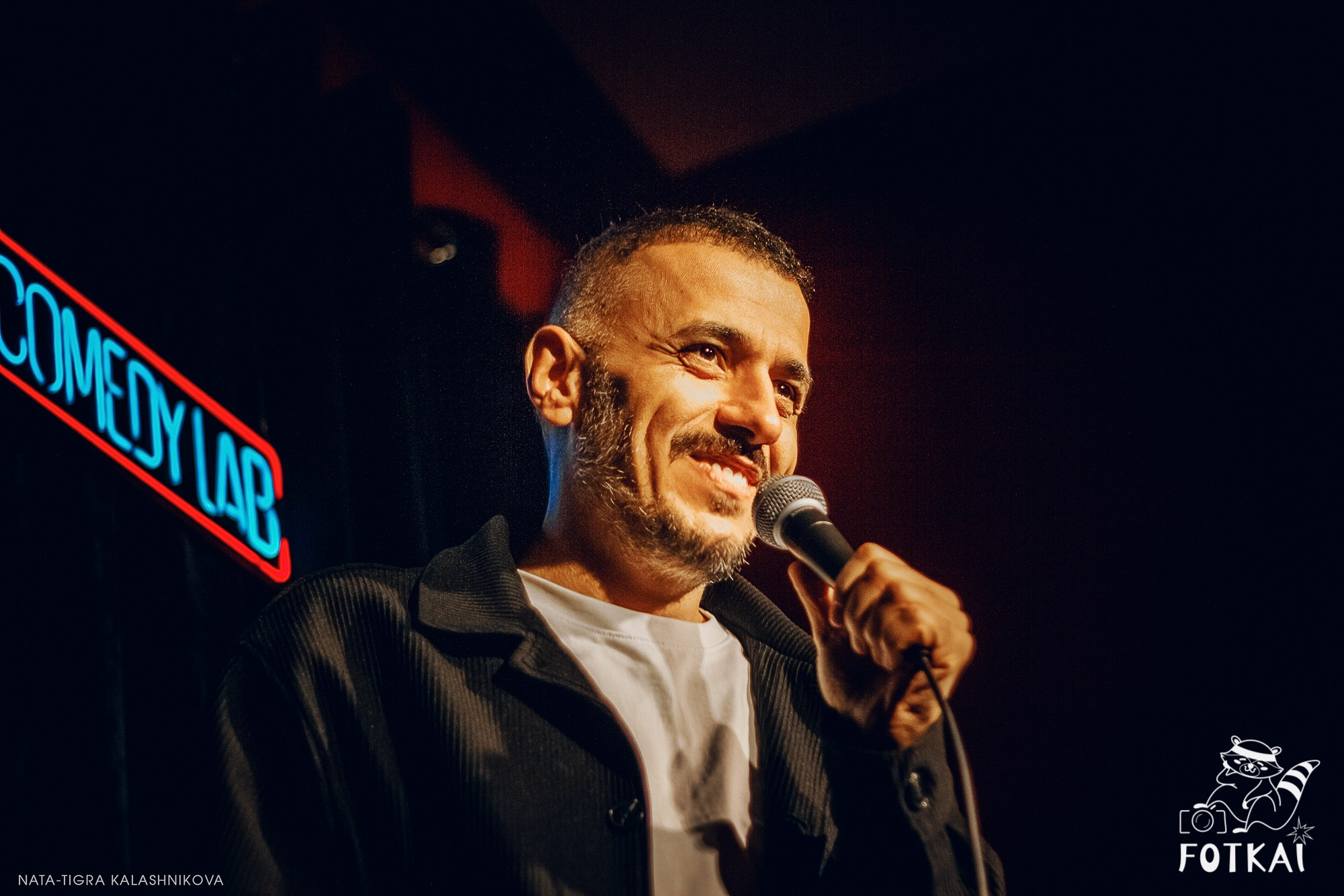 Eduard Matsaberidze en Madrid 14 de febrero 2026 — fotos del show de stand-up | FOTKAI