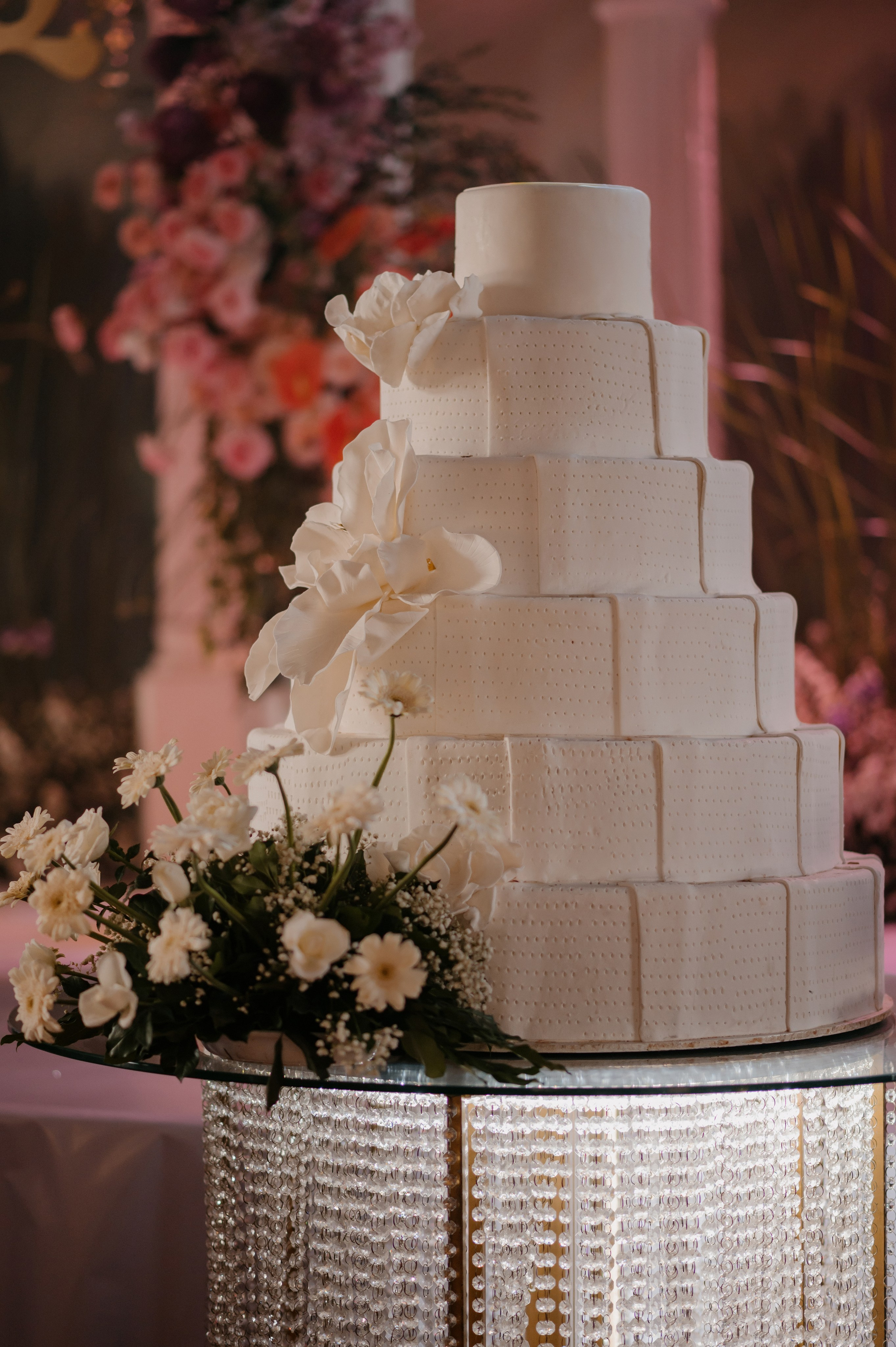 KHANG & QUYEN / Lavela Hotel. Saigon Wedding Present | Art Beyond Moments