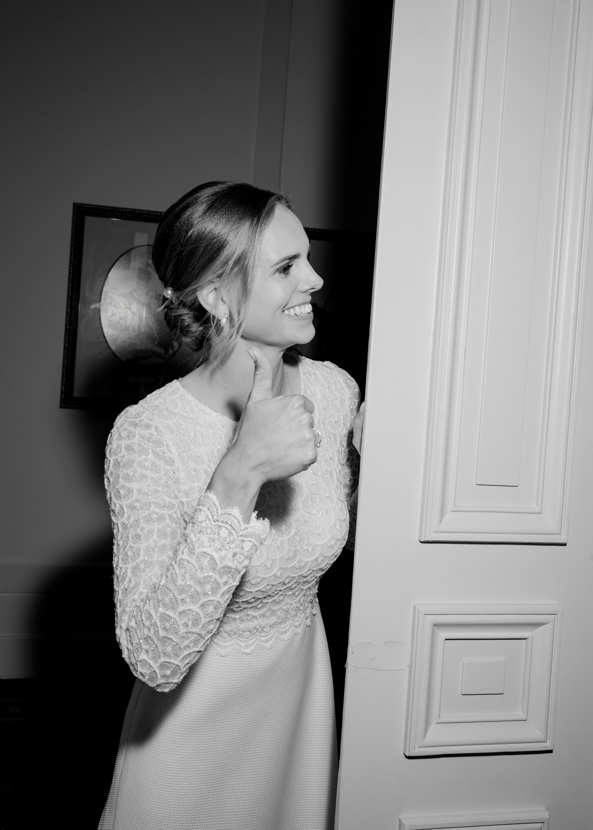 Female wedding guest at dinner table, black tie wedding Villa Rothschild Frankfurt