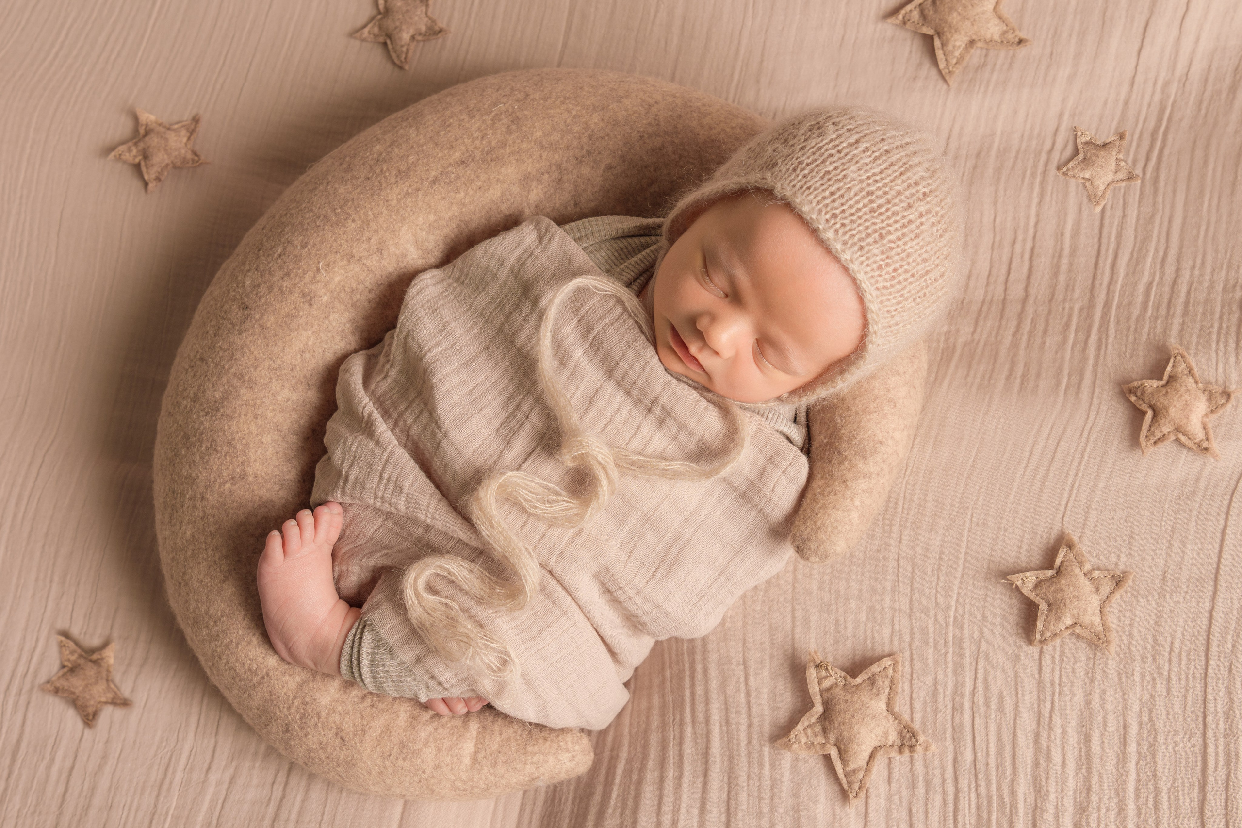 Leo. Maternity Newborn and Family photographer Hamburg Claire Hambley