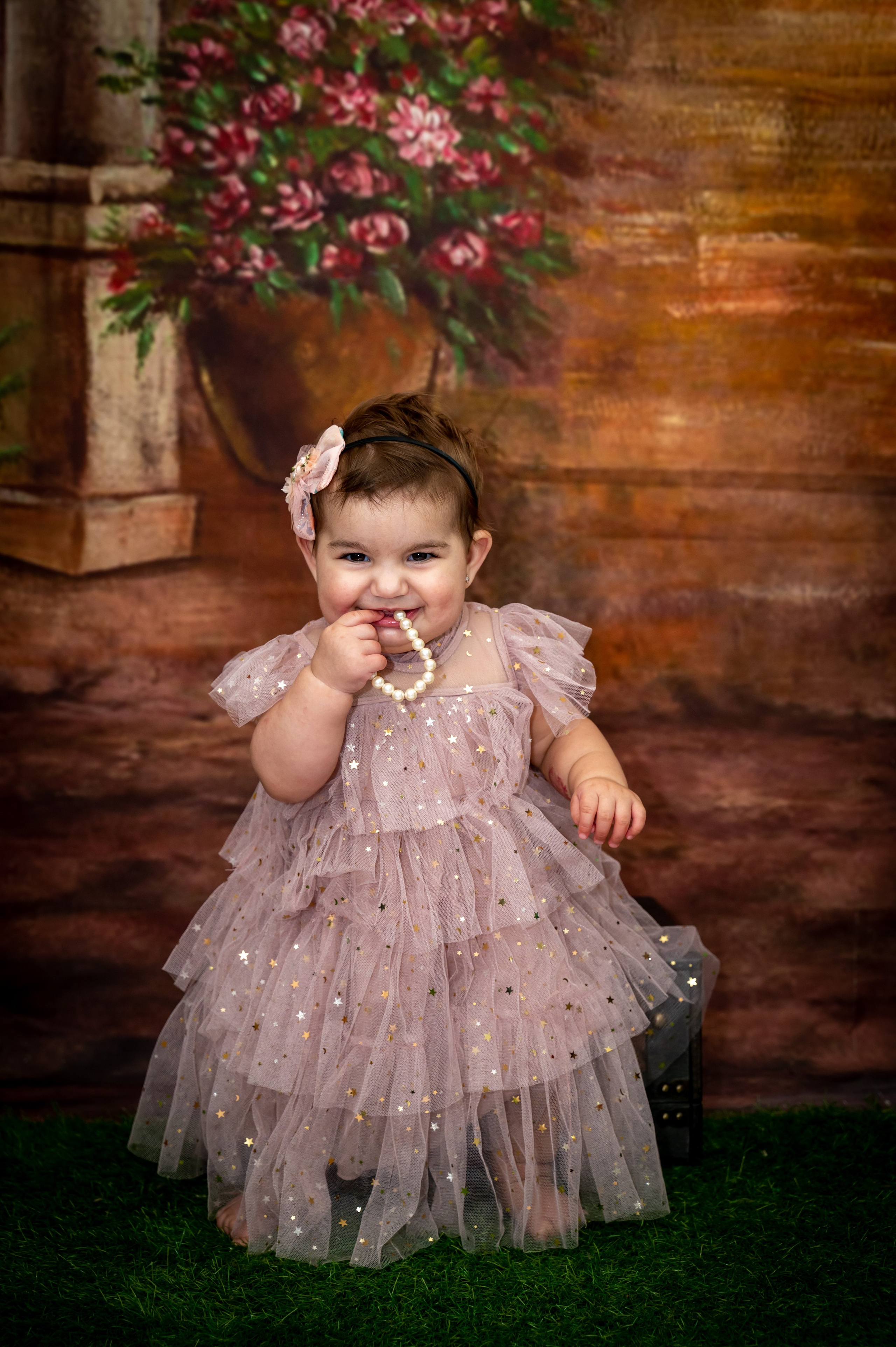 Smash the cake. Lucia Adam Family Photography