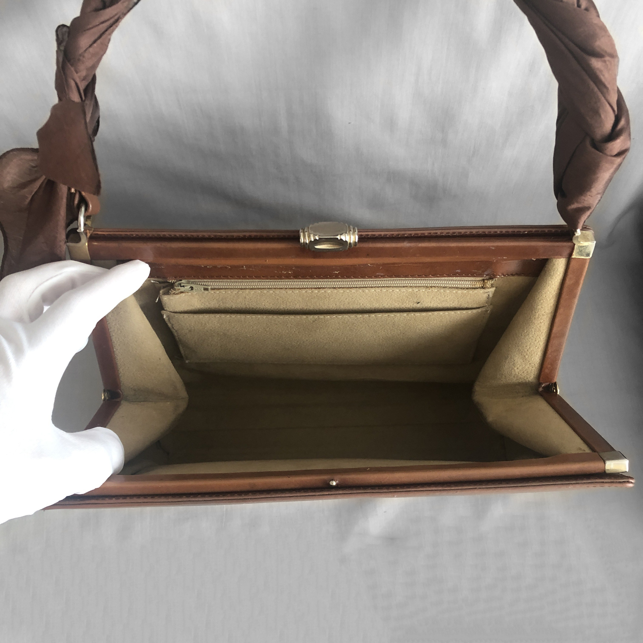 Bag1. Современнные и актикварные украшения в Барселоне, Москве и Санкт-Петербурге