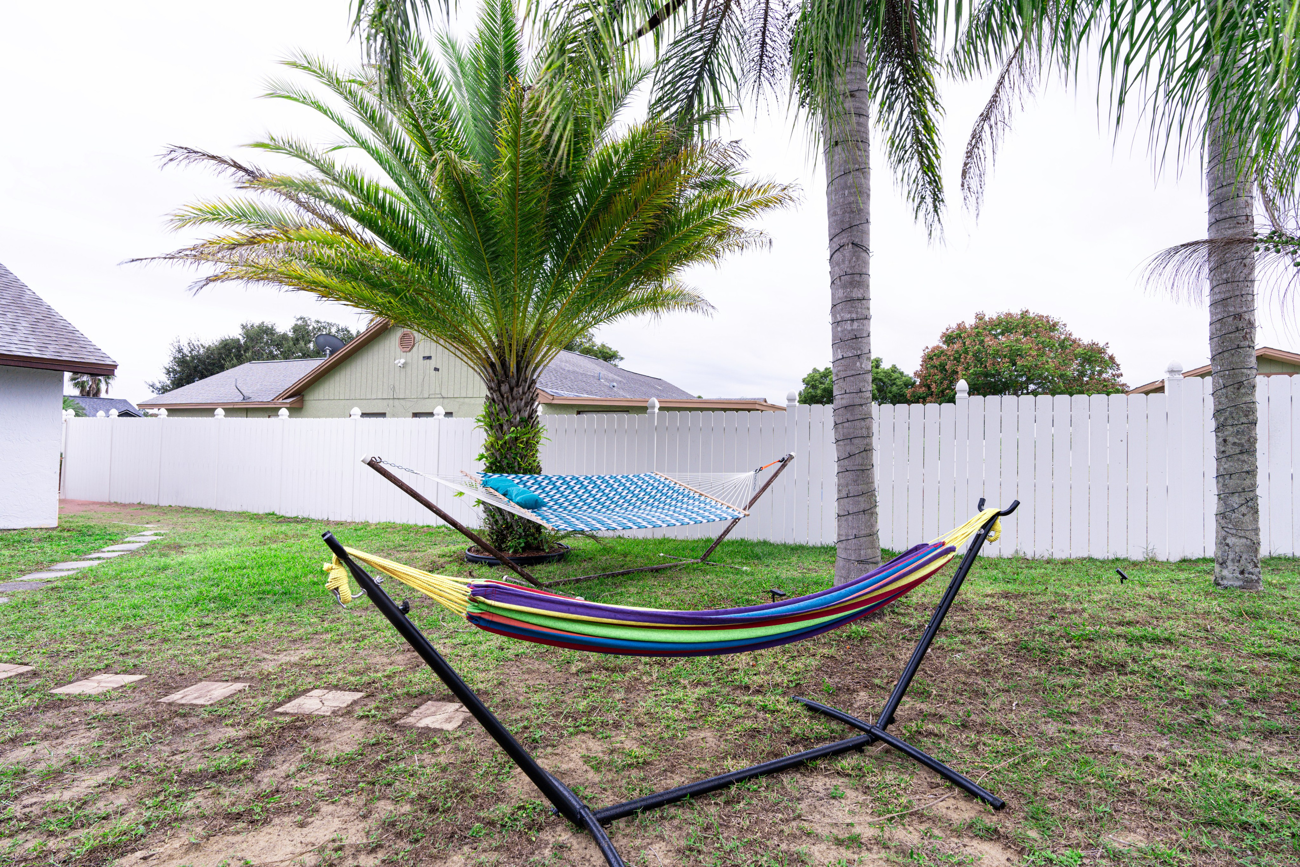 The house is for Rent AirBNB: https://ru.airbnb.com/rooms/1023445326769536774?_set_bev_on_new_domain=1702356155_MDFhNDI0ZDdjMDhj&source_impression_id=p3_1702356155_K3LTjNJeF83QUyI0