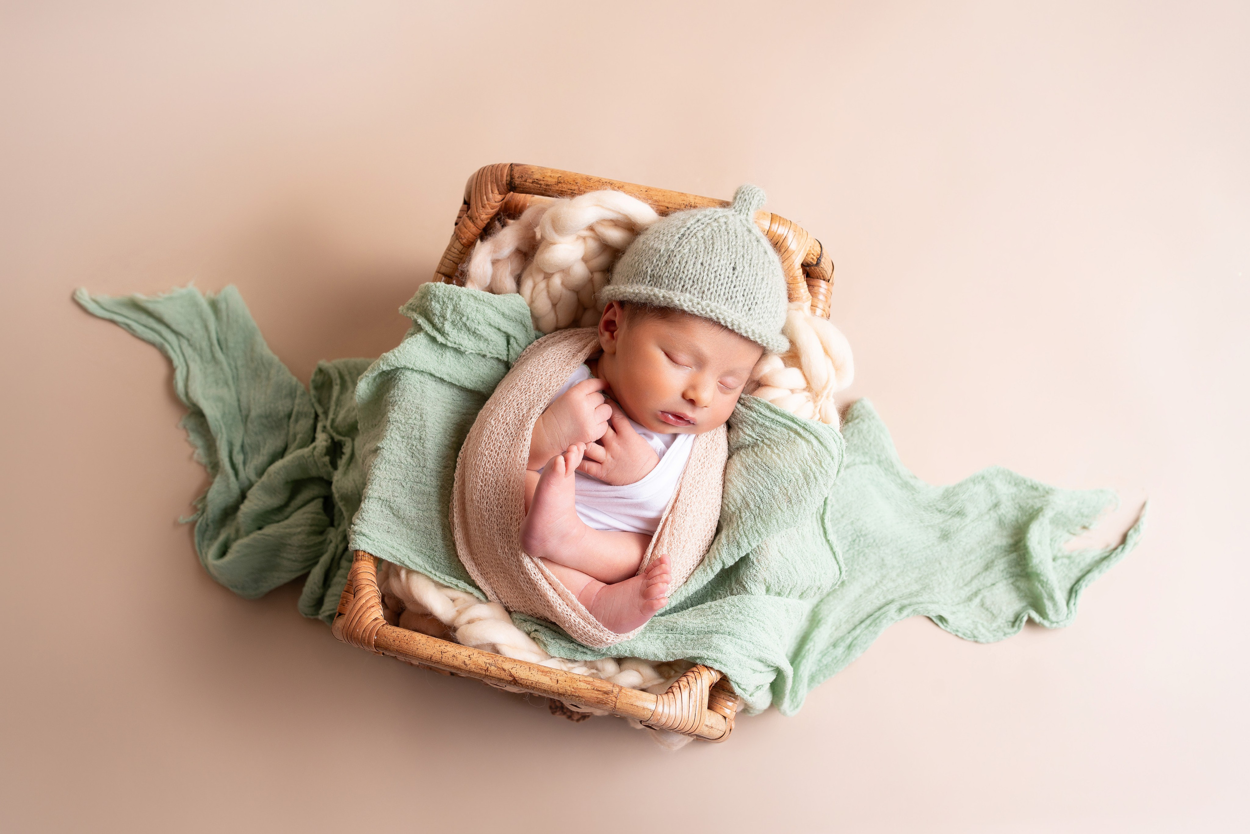 Salvatore. Neugeborenenfotografin und Retoucher in Augsburg Nastassia Schneider