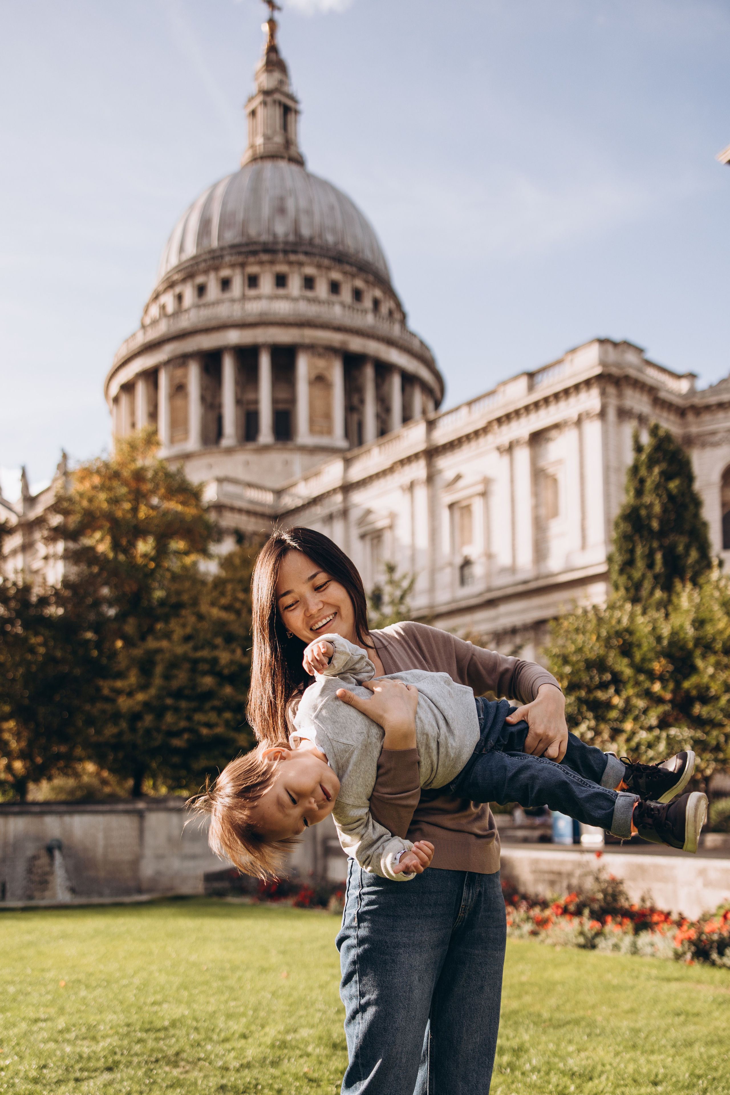 Aidan with parents (St Paul’s Cathedral). Anastasia Klink, Photographer in London