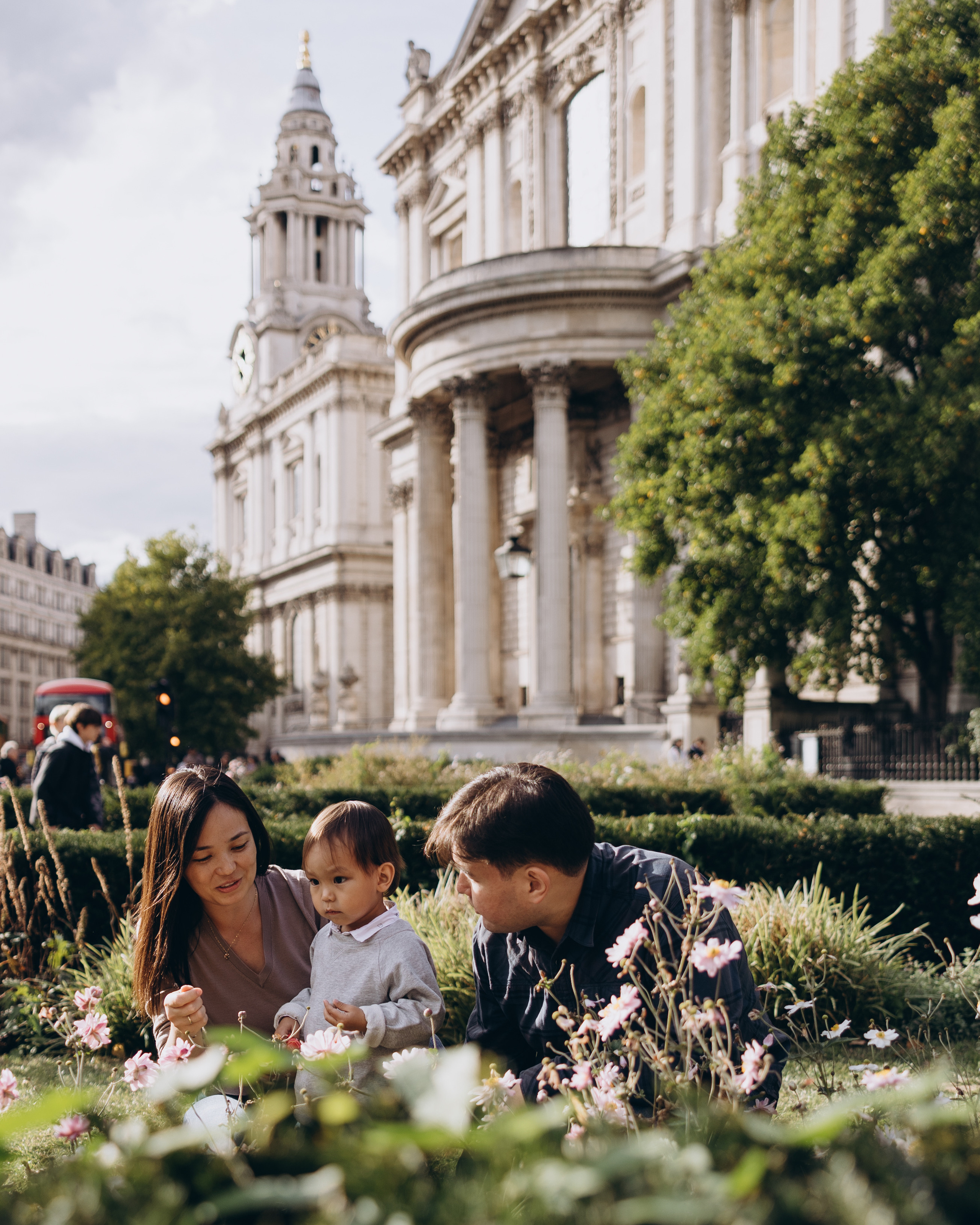 Aidan with parents (St Paul’s Cathedral). Anastasia Klink, Photographer in London