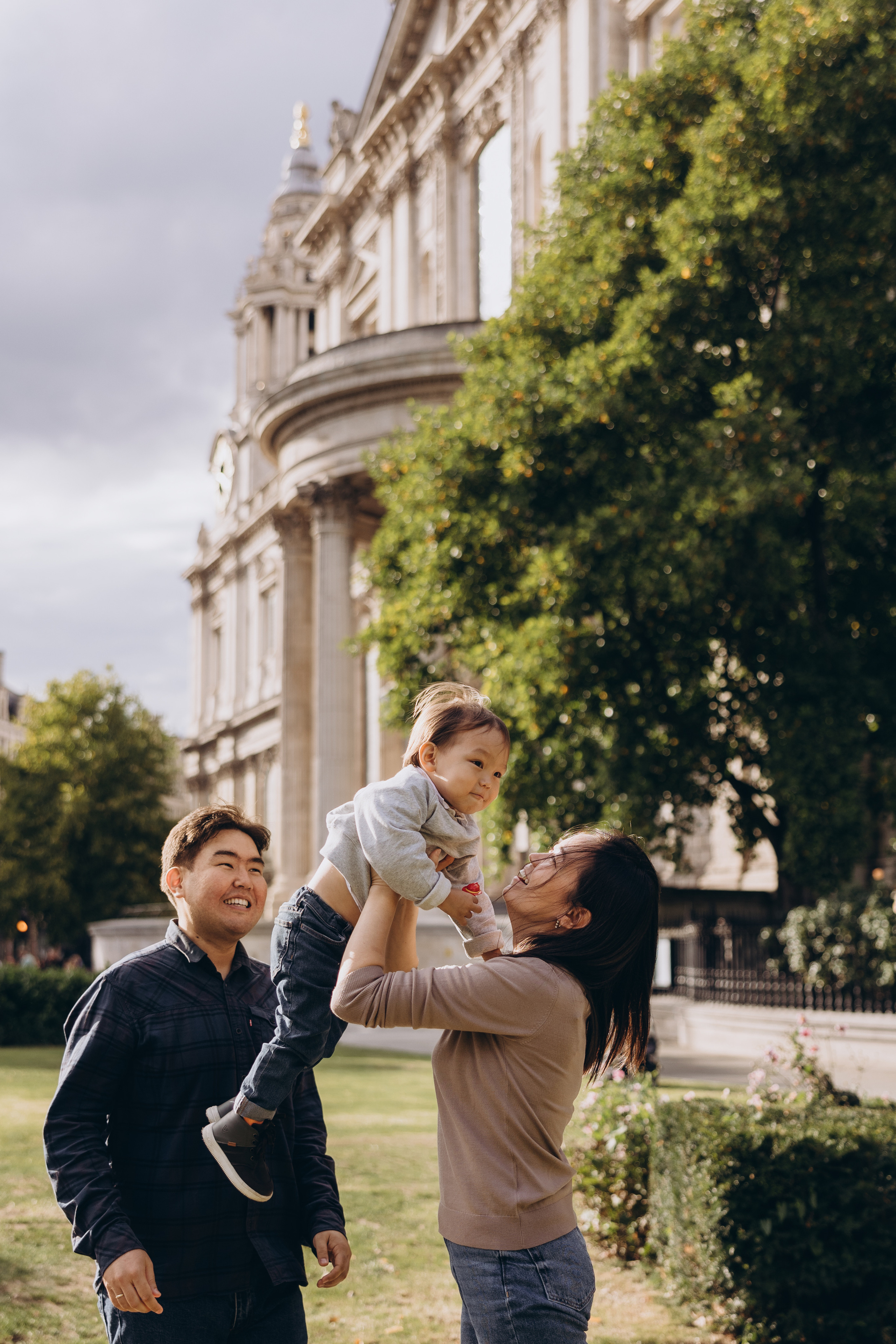 Aidan with parents (St Paul’s Cathedral). Anastasia Klink, Photographer in London