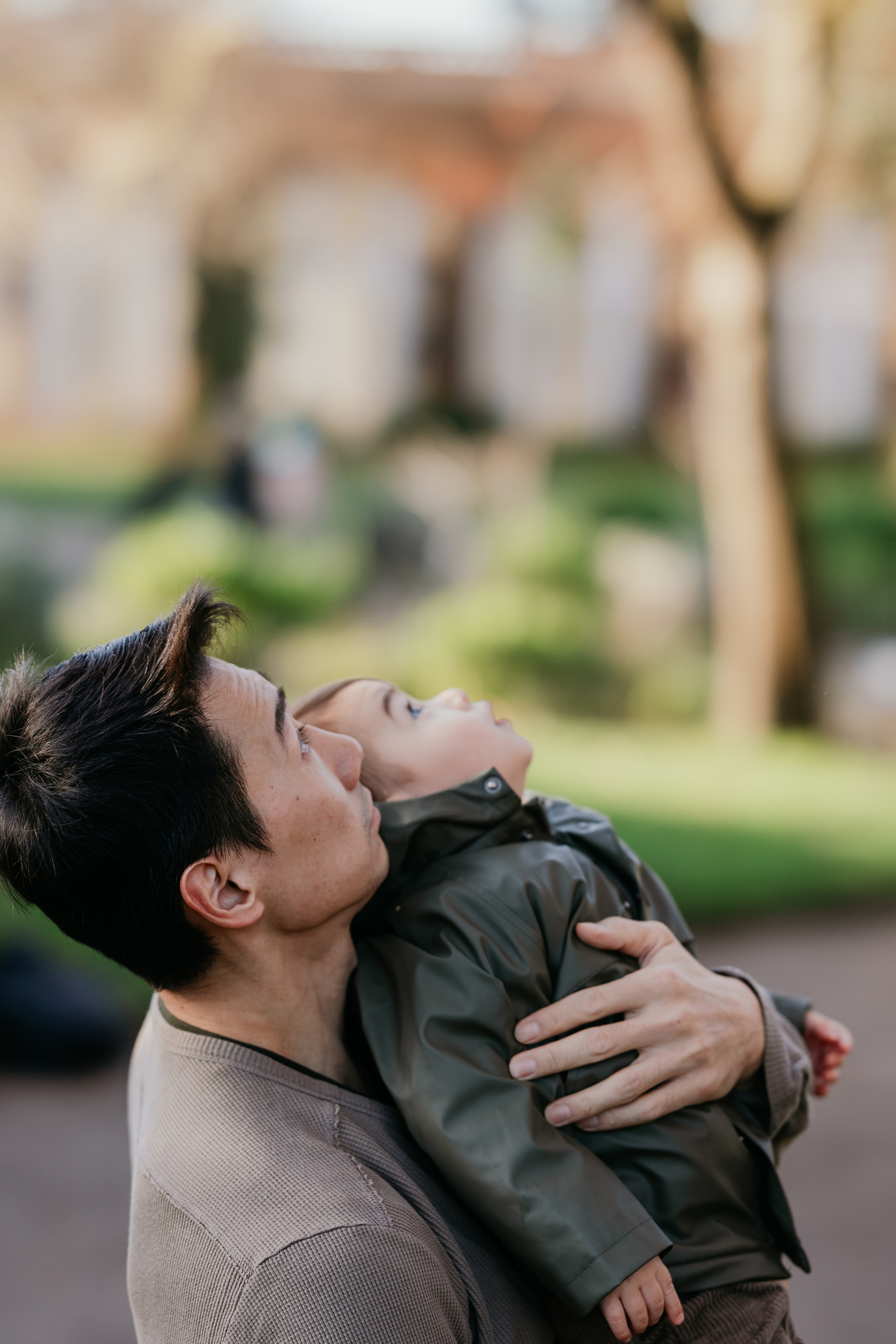 Leva’s Family in Holland Park. Anastasia Klink, Photographer in London