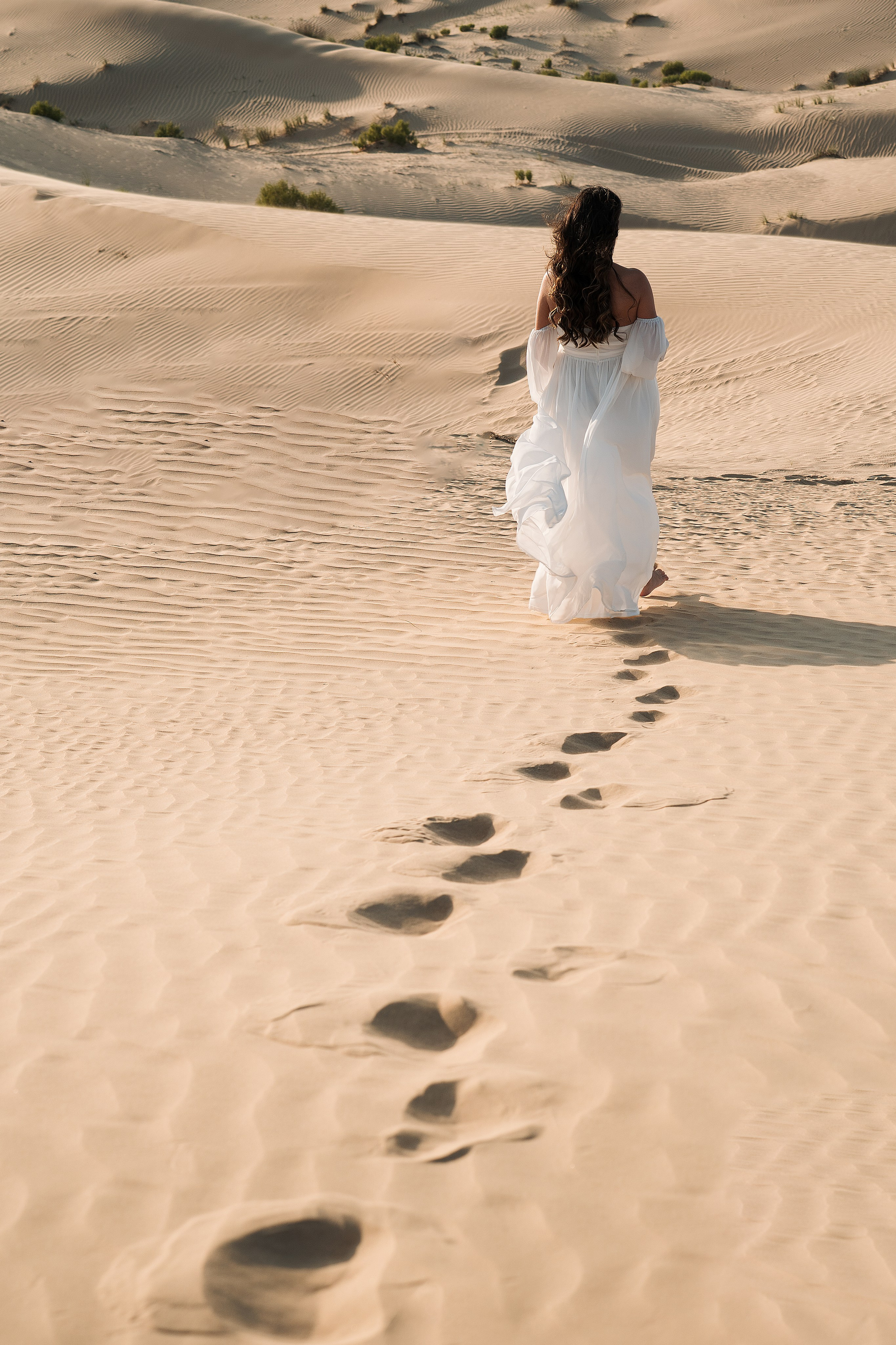 Desert Photoshoot in Abu Dhabi — Magic of Light, Wind & Emotion. Mariia Safronova is your photographer in Abu Dhabi and Dubai