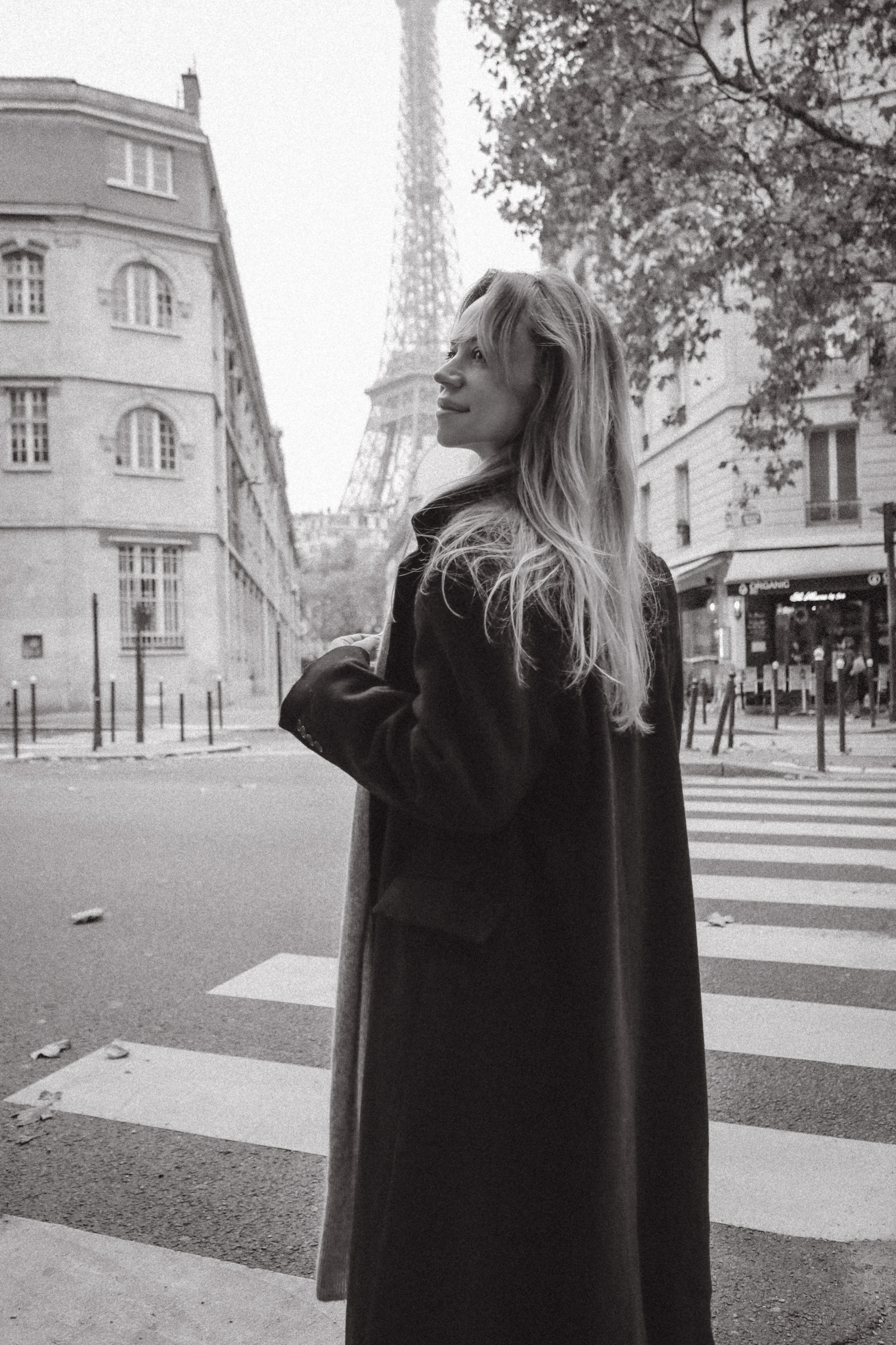 Street Style Photoshoot of Veronika in Paris | Vlada Photo Art. Photographer in Paris: Vlada PhotoArt