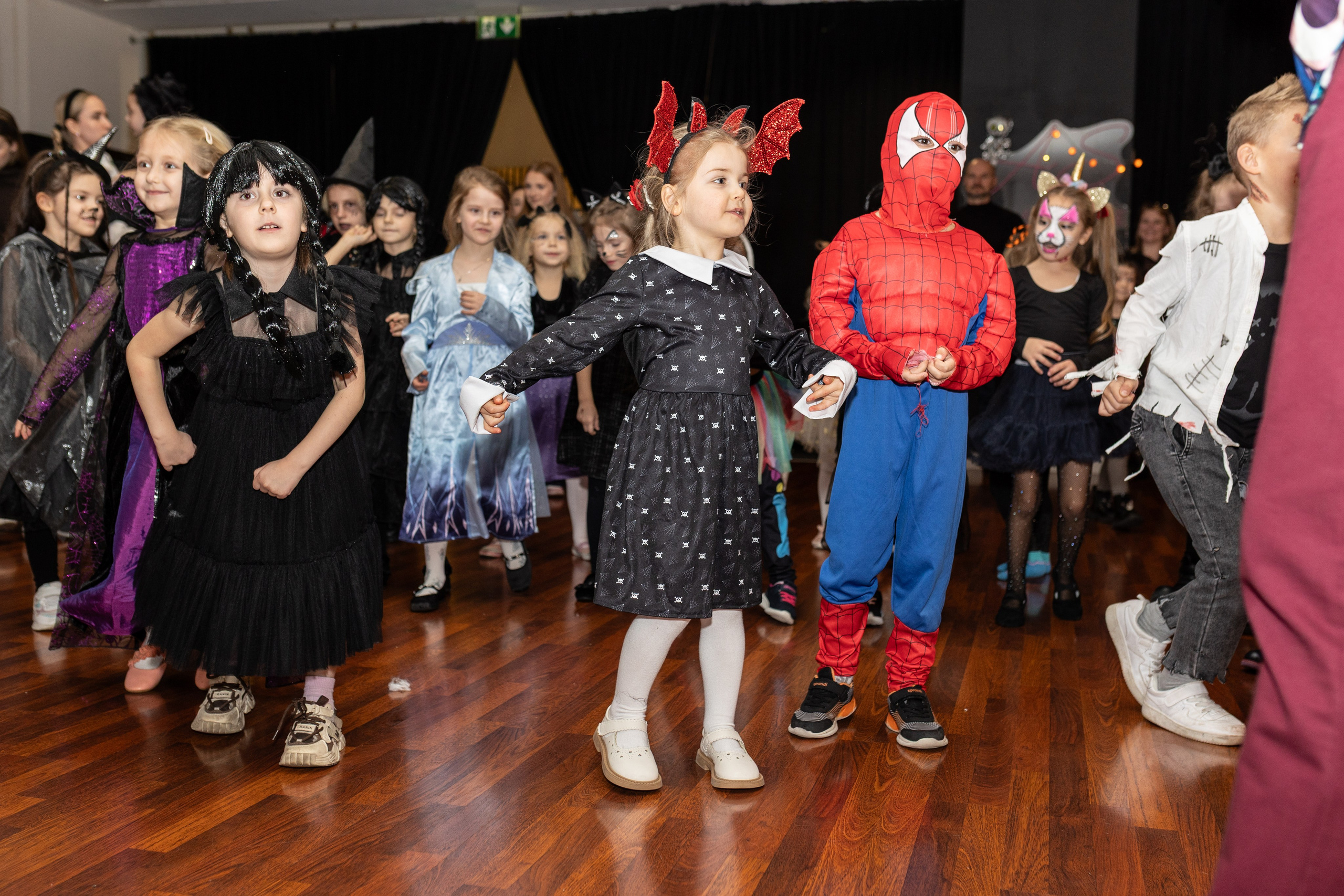 Leo dance studio Helloween 2025. Семейный и детский фотограф в Варшаве Мила Бобровская