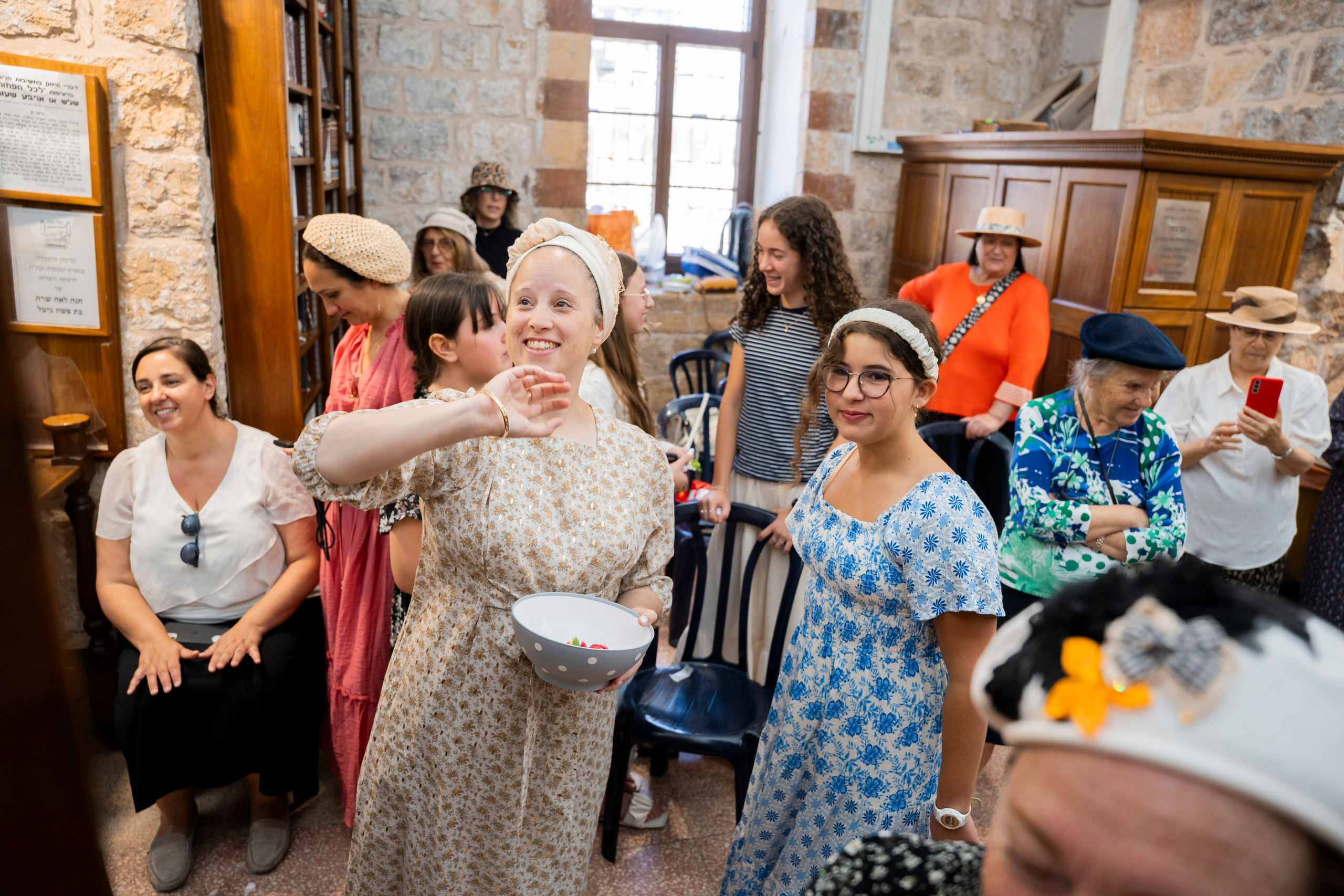 הנחת התפילין רפאל לוי. יוסף מזרחי צילום חתונה, ברית וזוגיות. צלם מקצועי שאוהב להוציא אתכם הכי יפים ברגעים הכי מרגשים