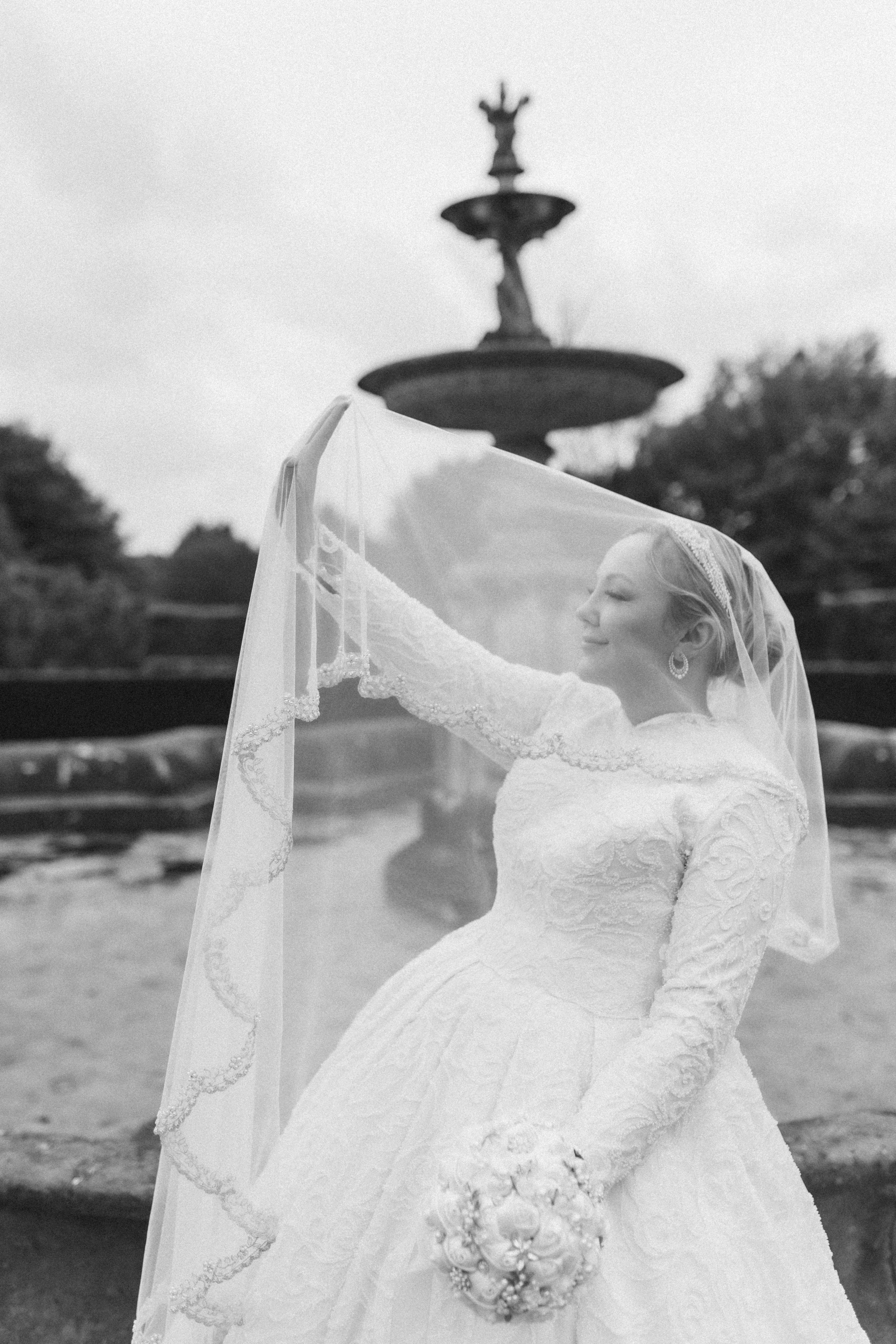 Love in the Garden. Wedding and Portrait Photographer Evie Moon