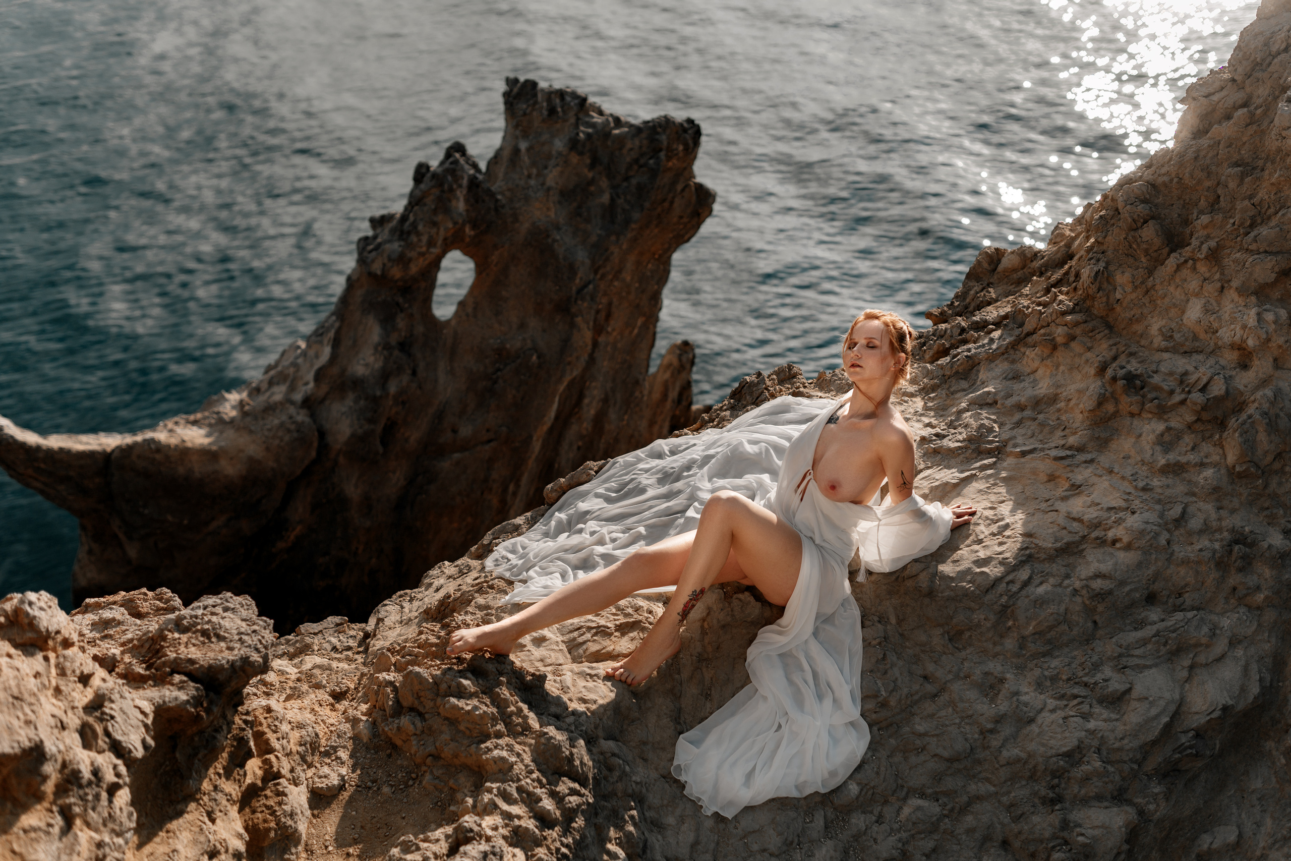 Phtooshooting at the rocky sea coast. Professional Photographer in Miami, Florida