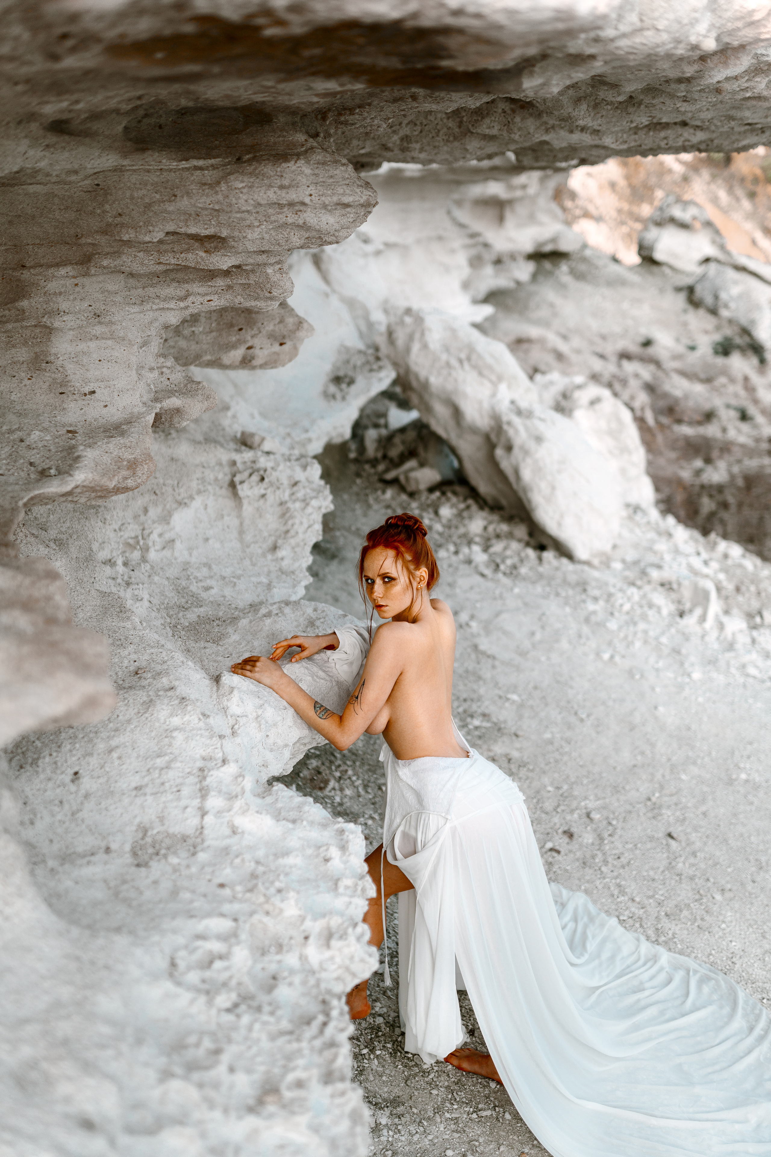 Phtooshooting at the rocky sea coast. Professional Photographer in Miami, Florida