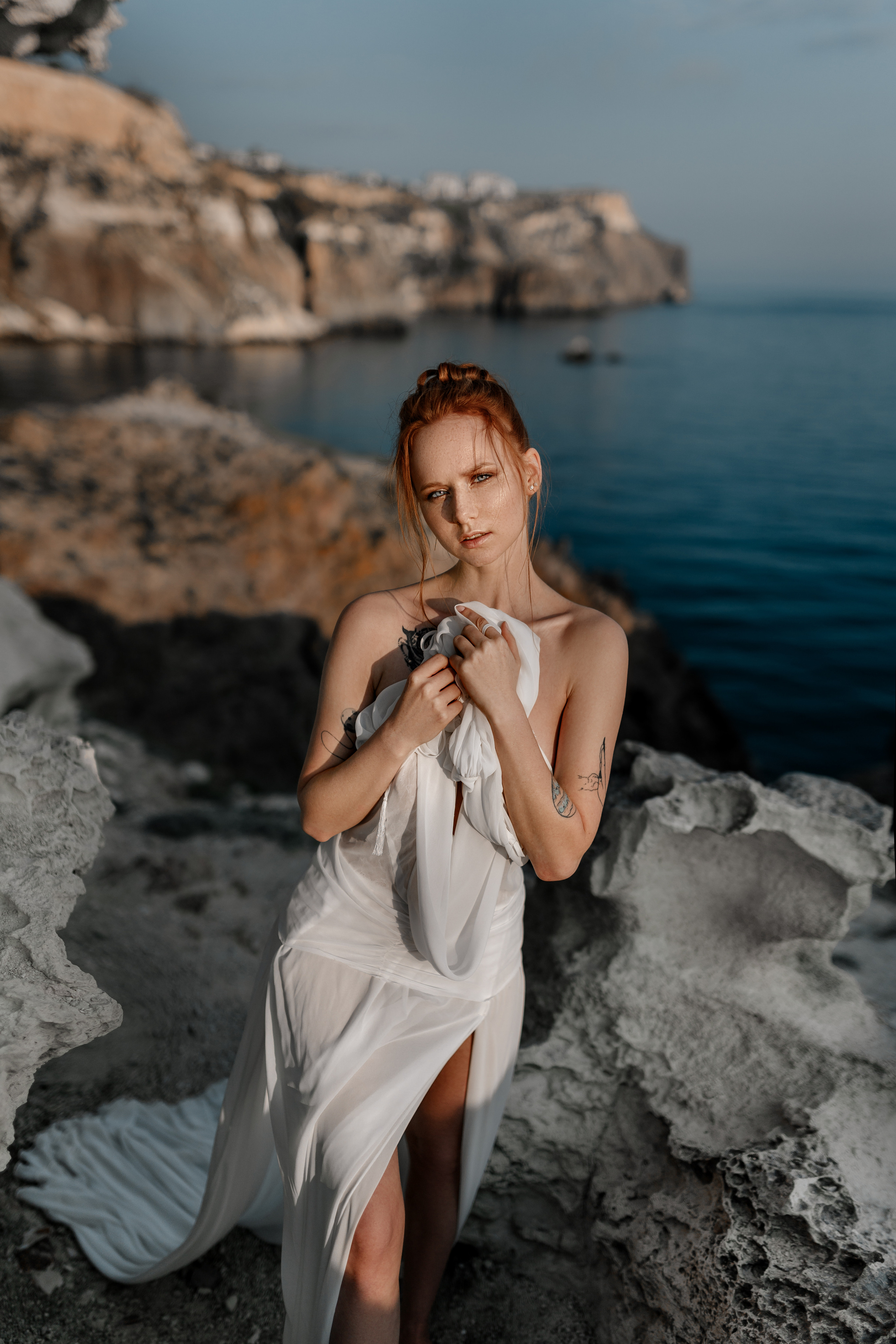 Phtooshooting at the rocky sea coast. Professional Photographer in Miami, Florida