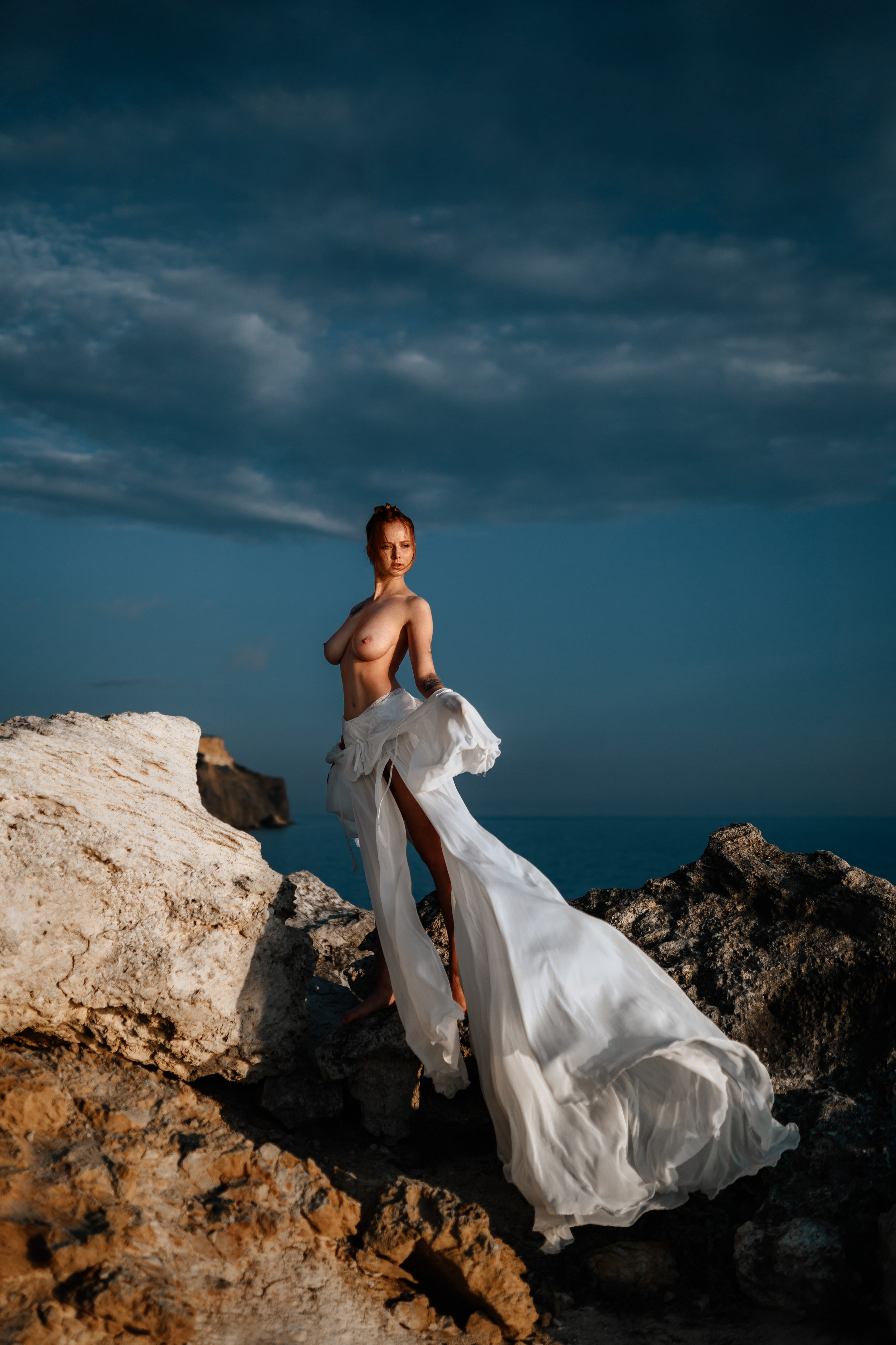 Phtooshooting at the rocky sea coast. Professional Photographer in Miami, Florida