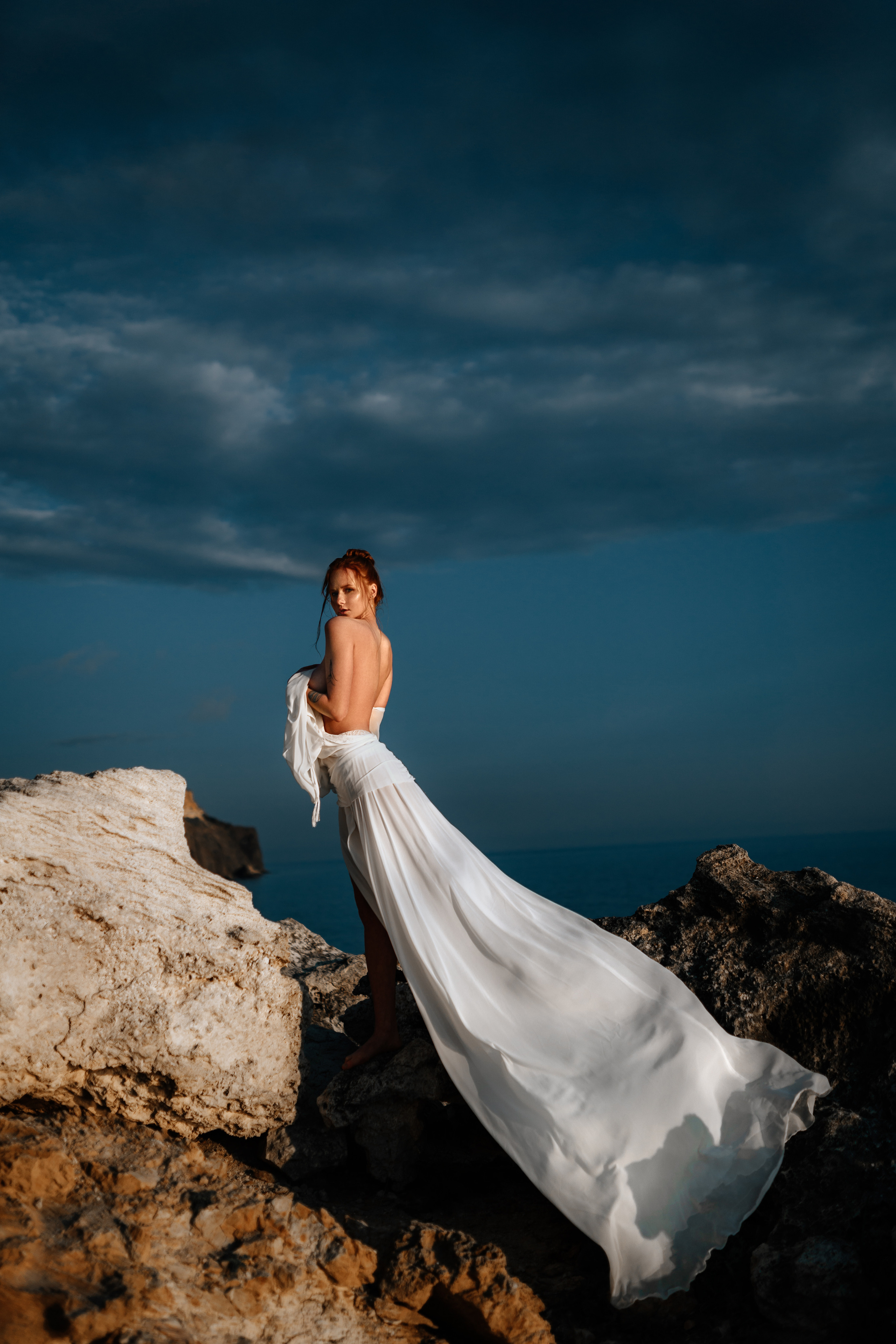 Phtooshooting at the rocky sea coast. Professional Photographer in Miami, Florida