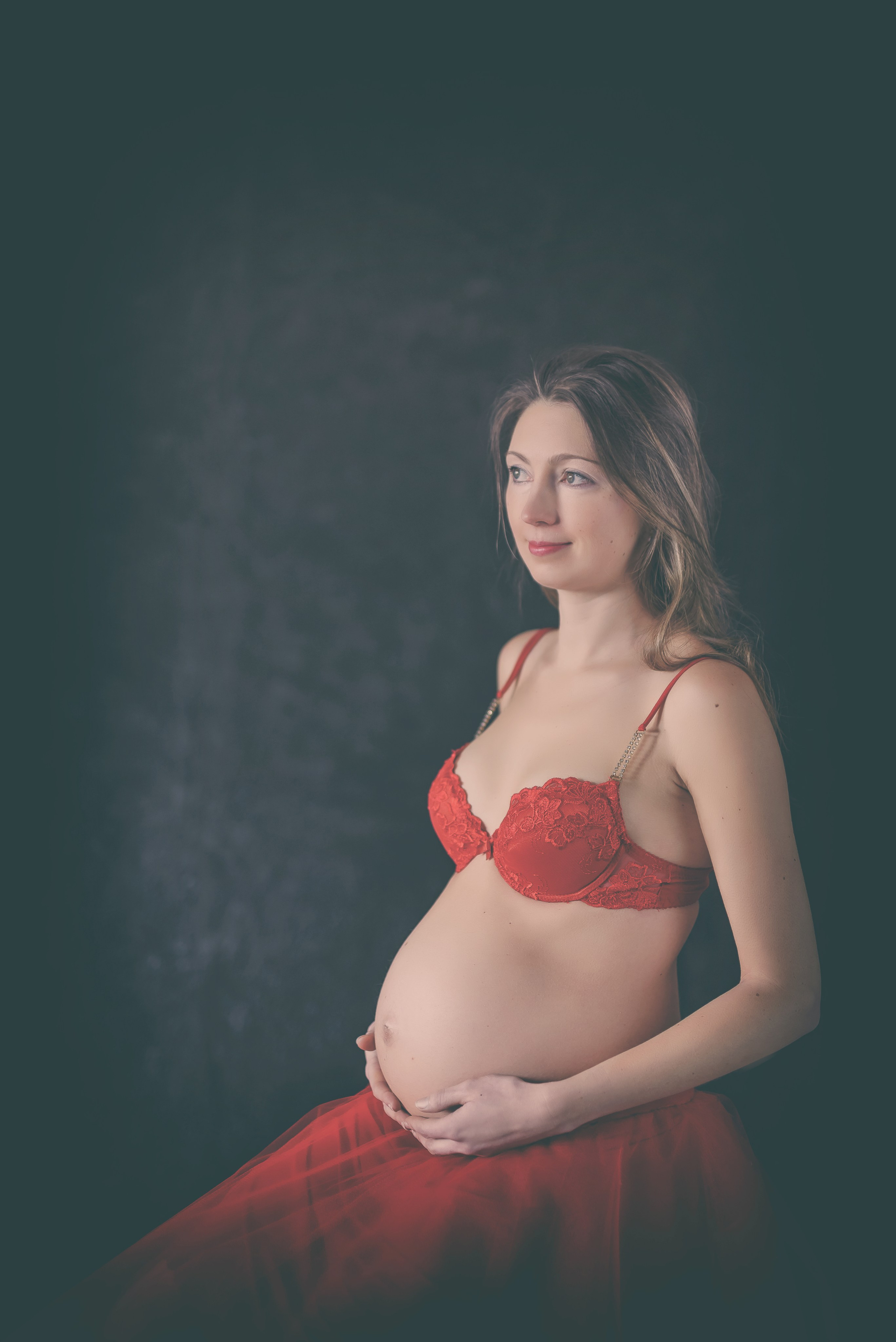 Pregnant. Portait photographer and videographer in Riga, Latvia, Julia Zhitluhina. Visual Artist