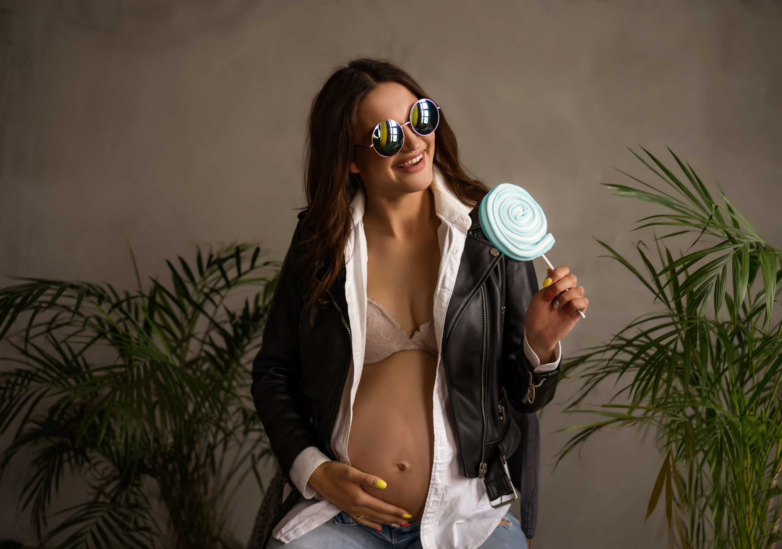 Pregnant. Portait photographer and videographer in Riga, Latvia, Julia Zhitluhina. Visual Artist