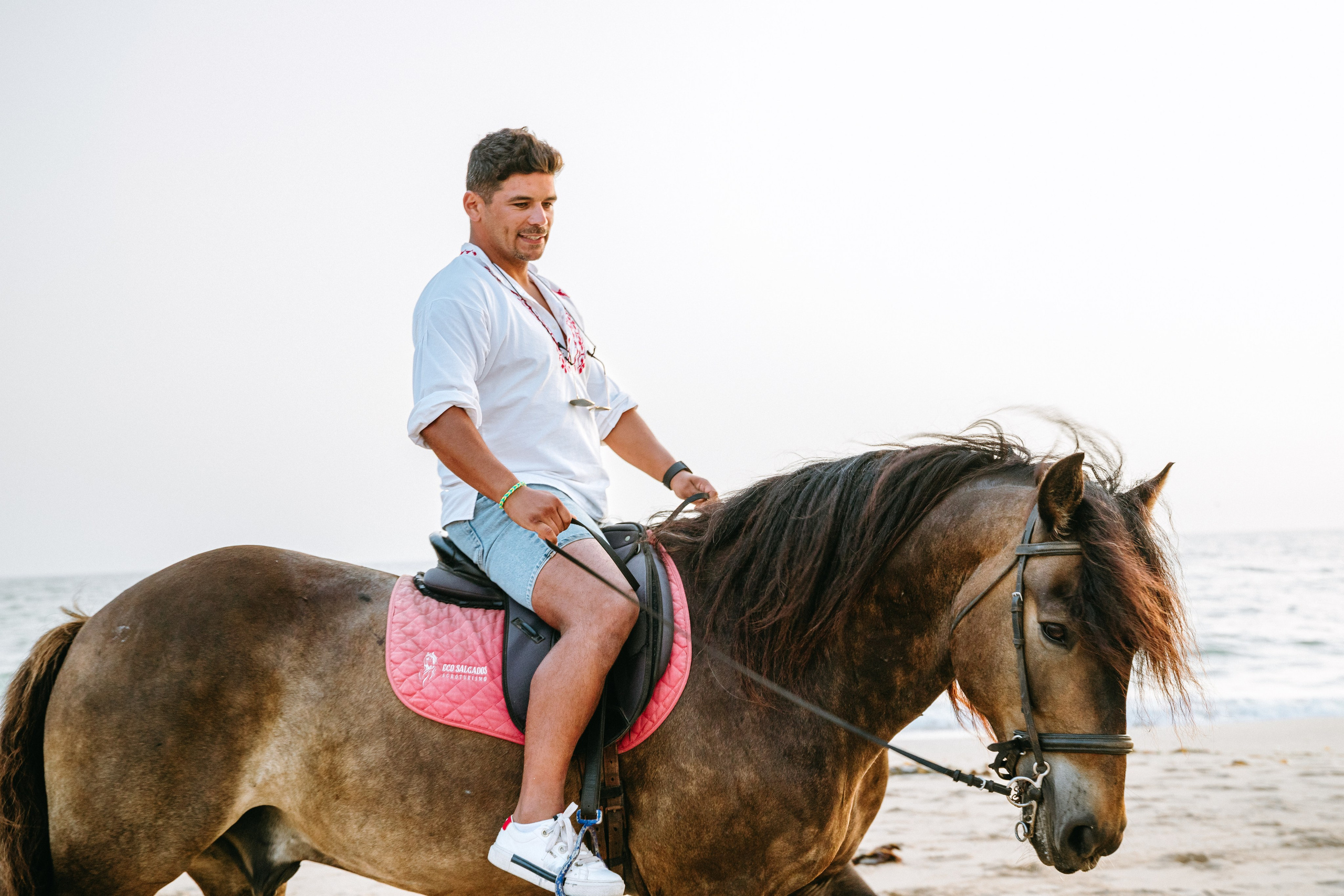 Marlene & Tiago com filhos. Passeios a Cavalo na Praia Peniche | Eco Salgados Agroturismo