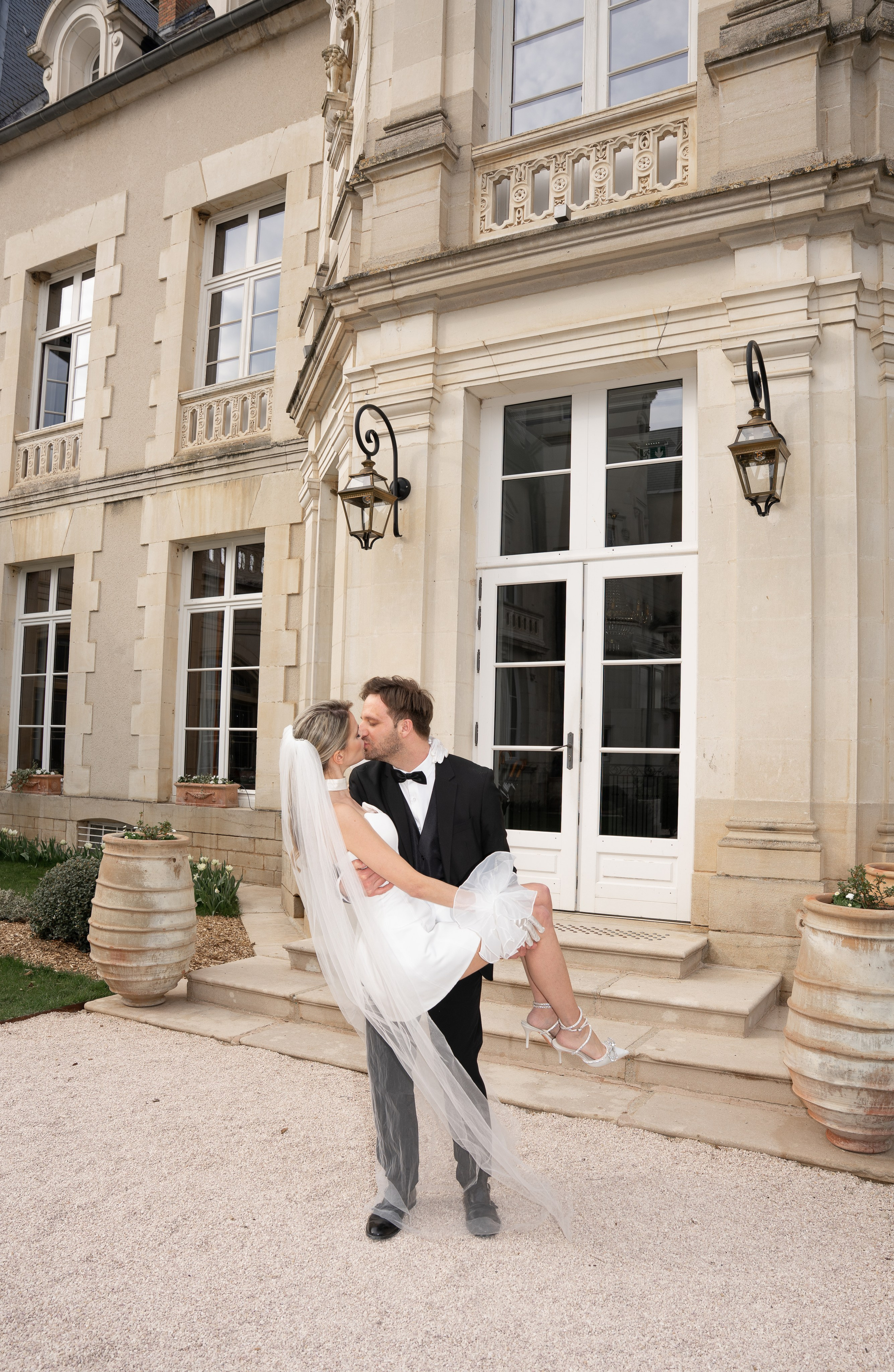 Chateau elopement inspiration. Wedding photographer in Paris Oksana Shum