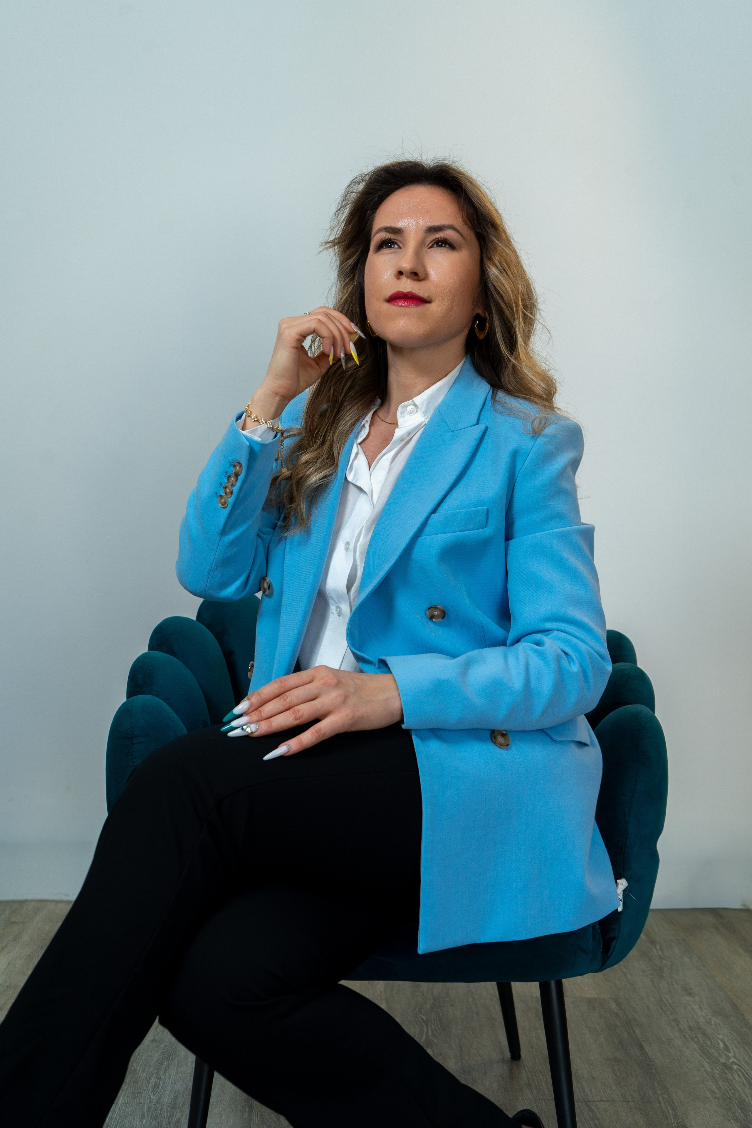 Nina Petrasco. Frames by Giovani Braga