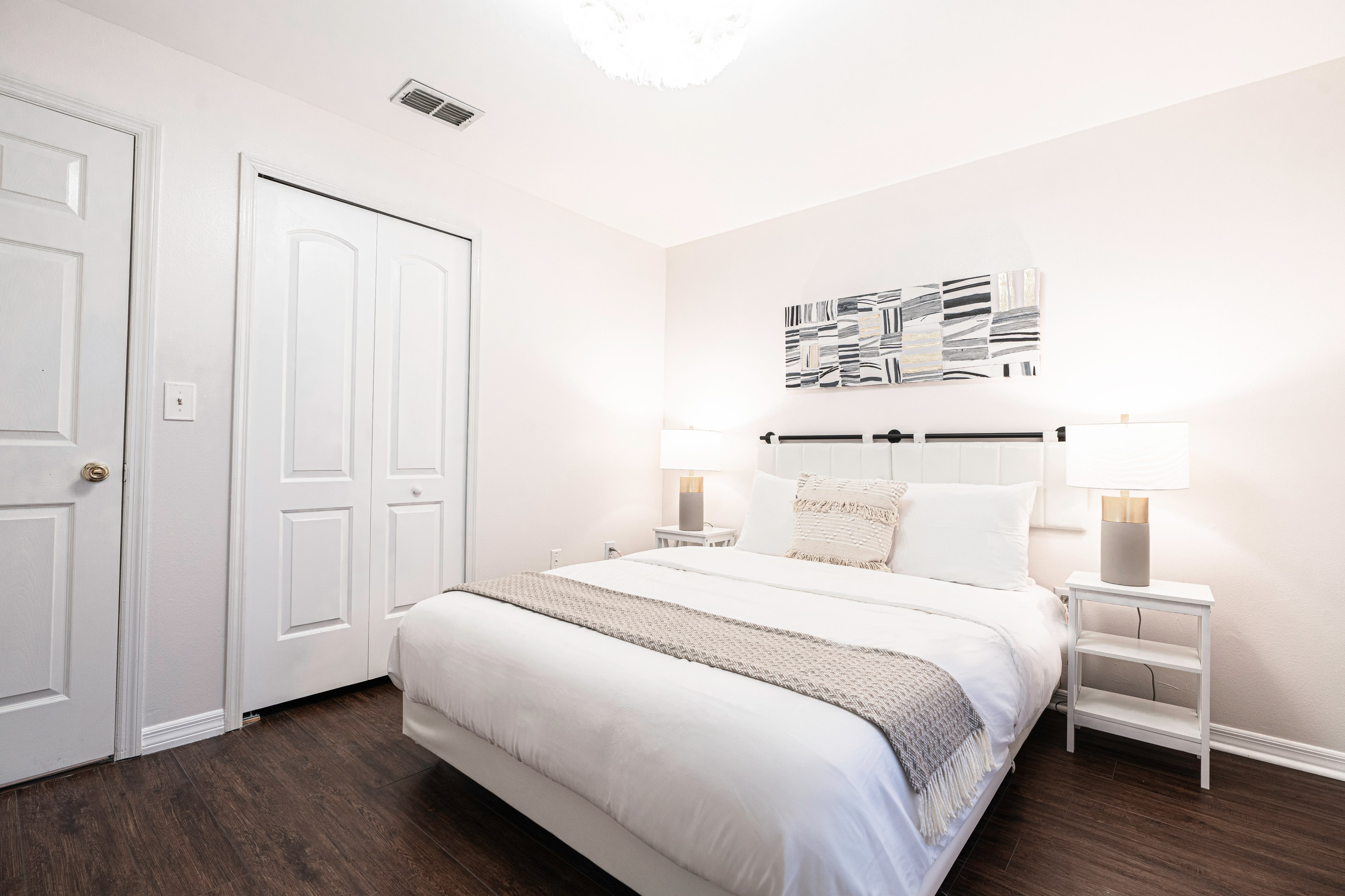 The house is for Rent AirBNB: https://ru.airbnb.com/rooms/1023445326769536774?_set_bev_on_new_domain=1702356155_MDFhNDI0ZDdjMDhj&source_impression_id=p3_1702356155_K3LTjNJeF83QUyI0