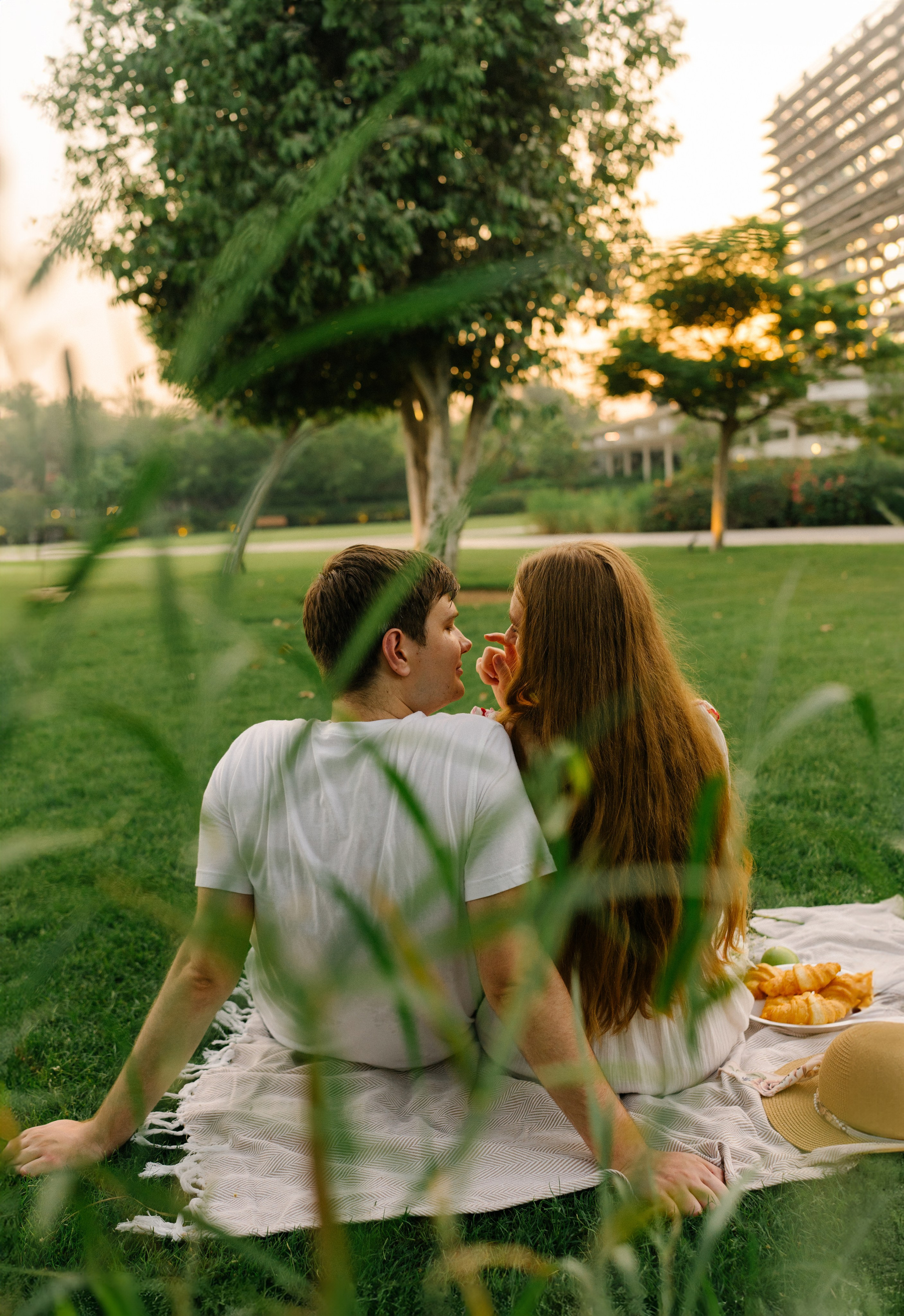 Um Al Amarat Park Pregnancy. Professional Photographer Abu Dhabi, Dubai — Yulia Ismoilova | 2025