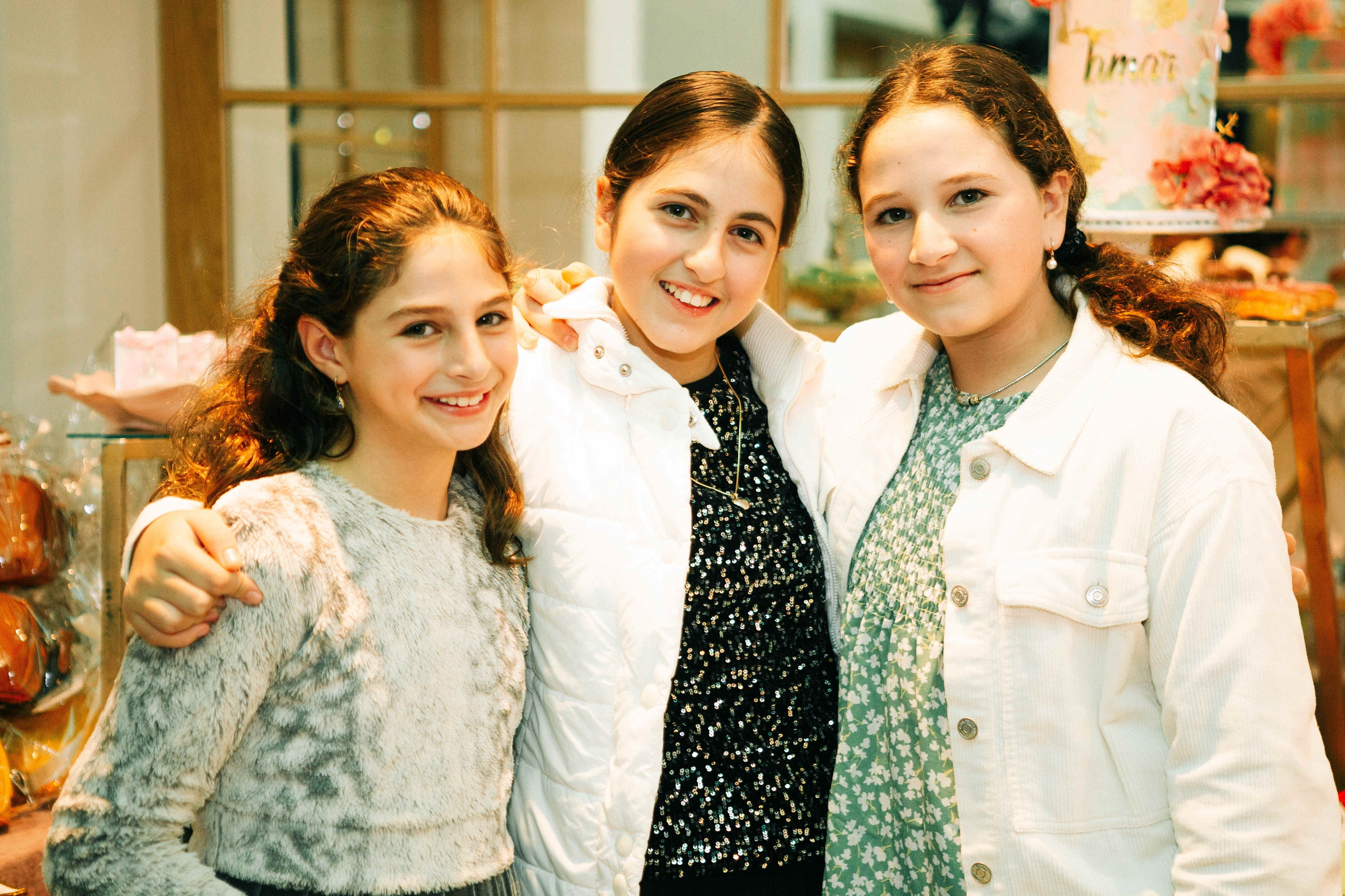 PARTY IN A RESTAURANT WITH THE WHOLE FAMILY. Https://shi-photo.com/