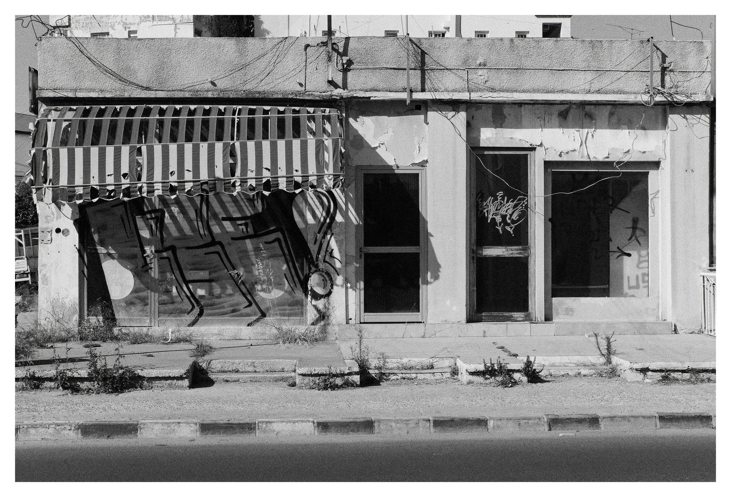 Capturing Life in Black and White - Candid Street Photography