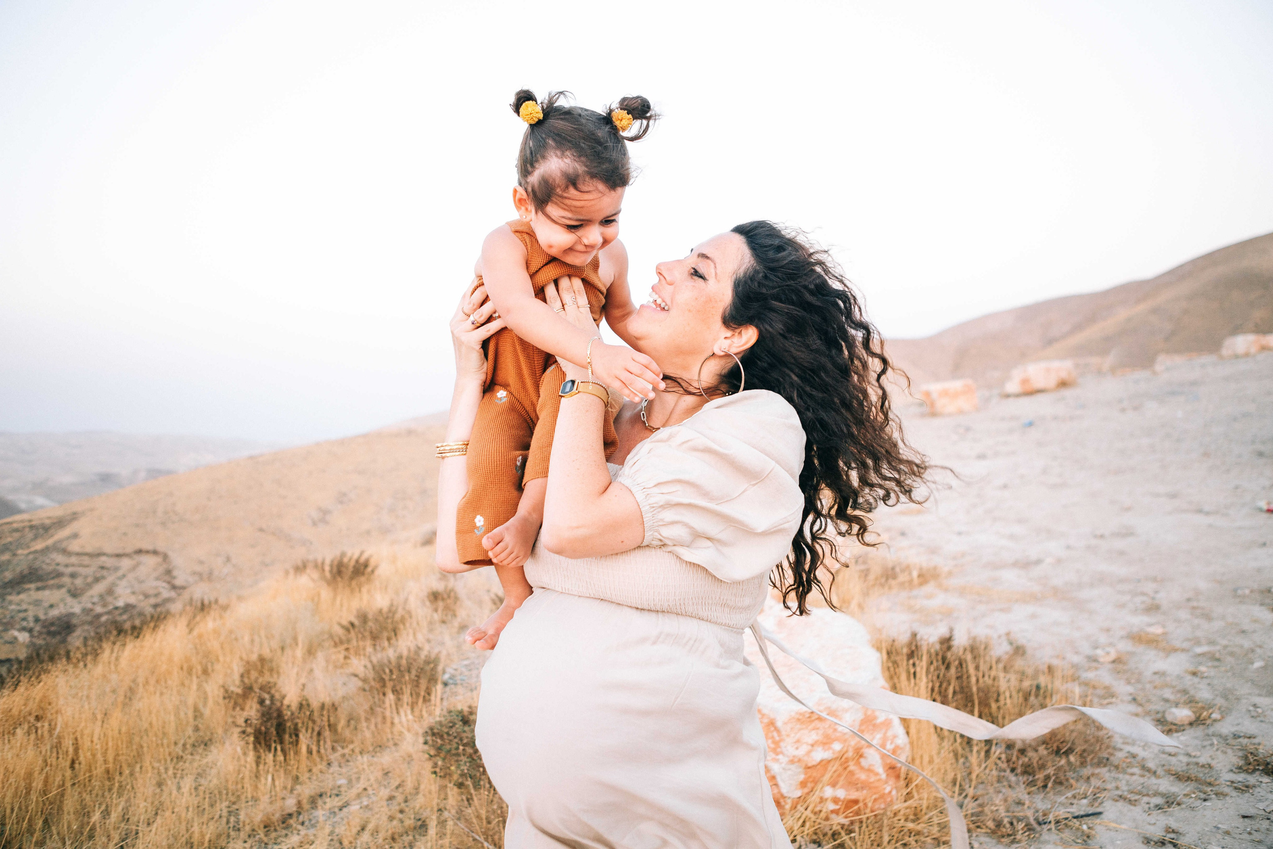PREGNANT PHOTOSESSION IN THE DESERT. PHOTOGRAPHER IN ISRAEL