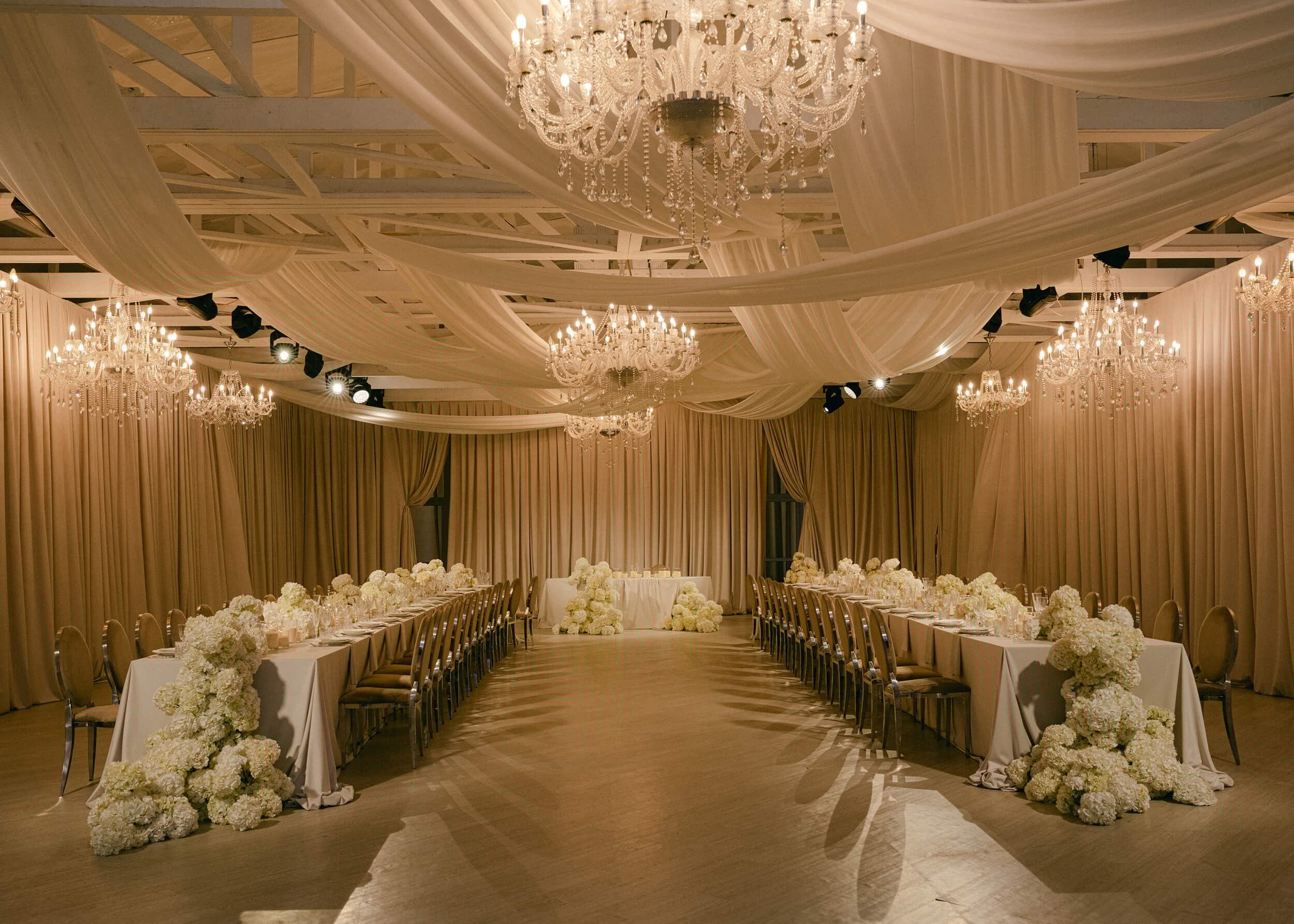 I + D. Wedding photographer in Europe. Based in Italy, Lake Como. Aesthetic elegant story-telling