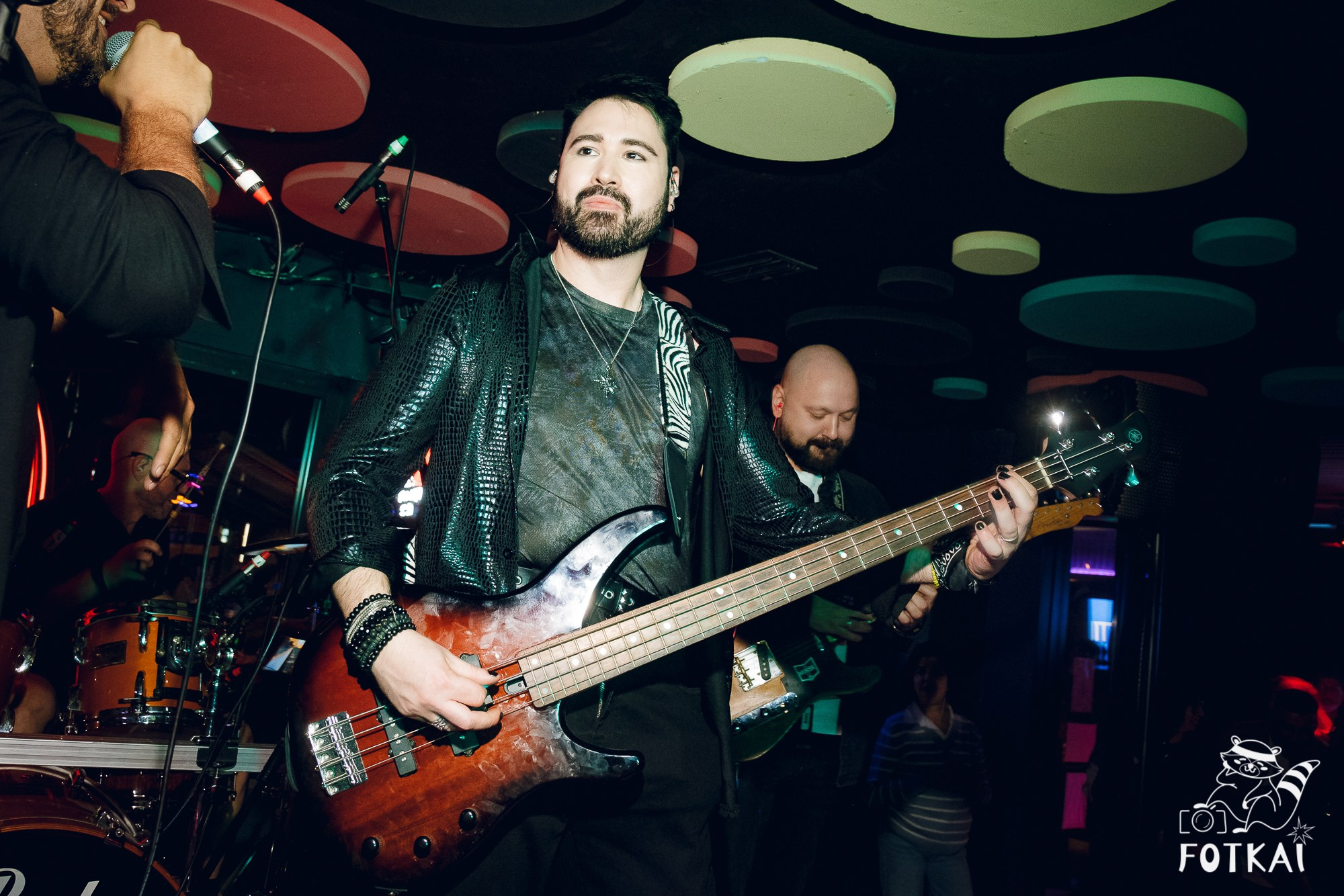 Концерт Delyrio в Confetti Playa Alicante — живое выступление группы, февраль 2026 | FOTKAI