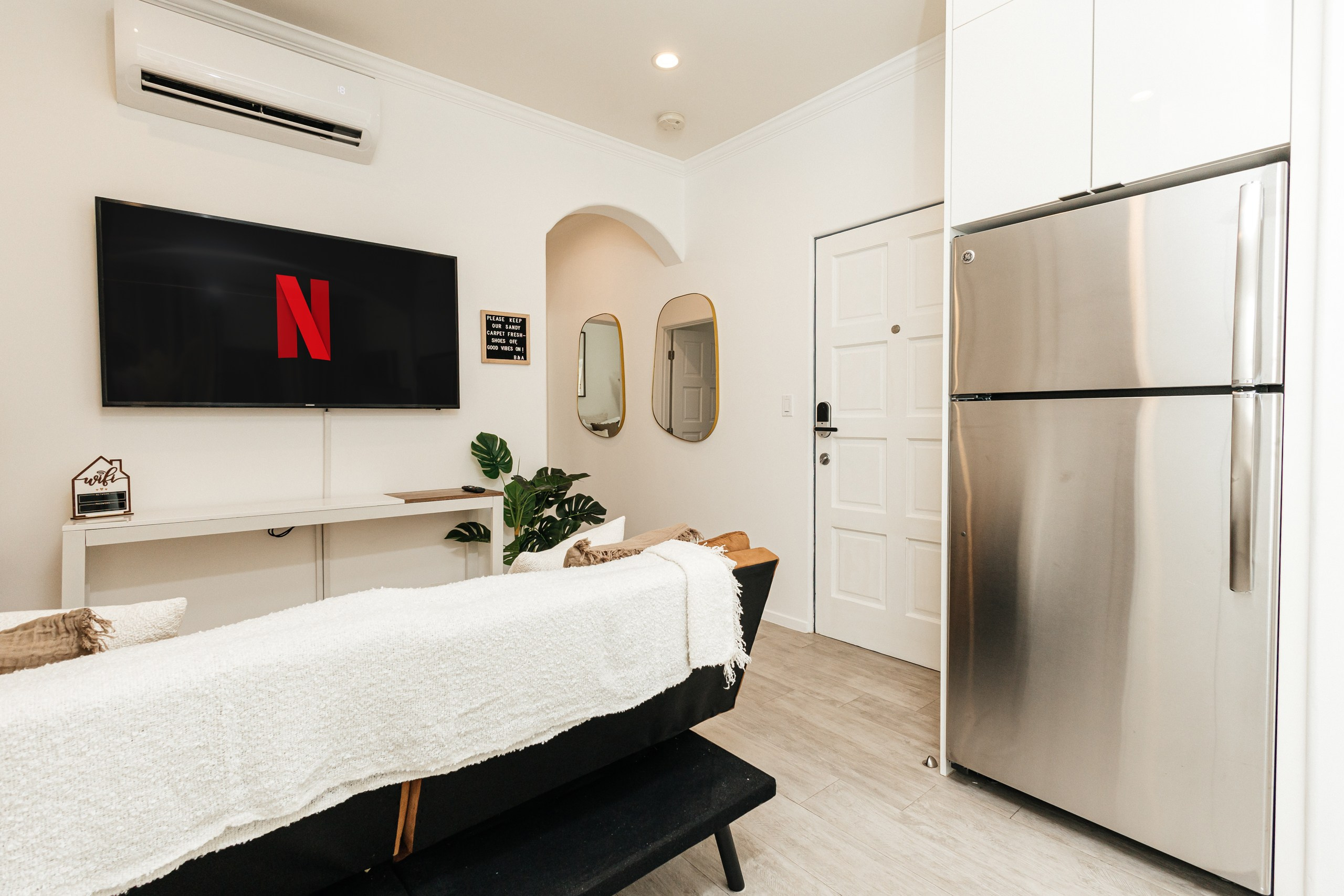 Session Apartments. Photographer Andrei White