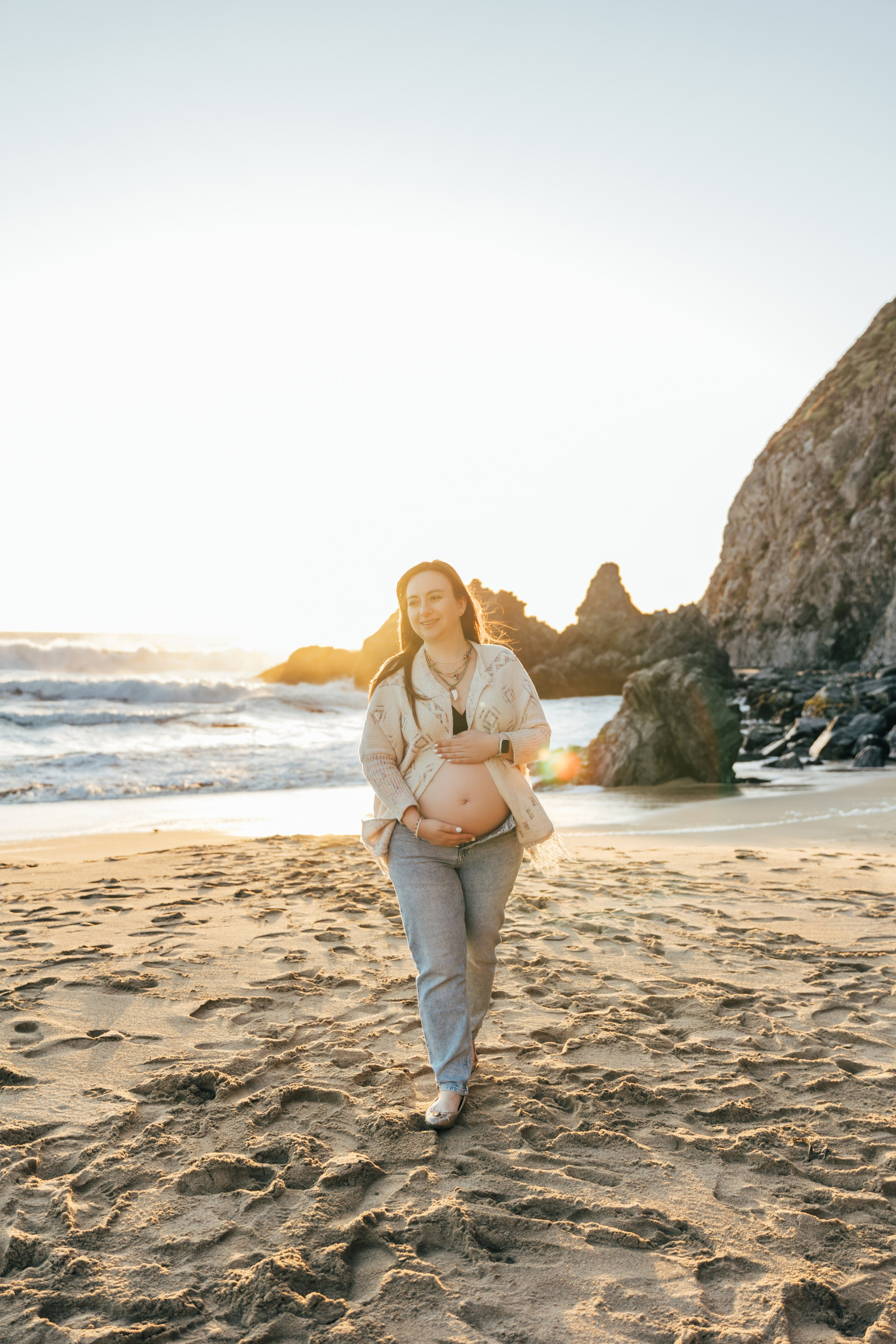 Sesión de embarazo en la playa — Luz suave y amor puro. Photographer in Santiago, Chile Anna Almazova
