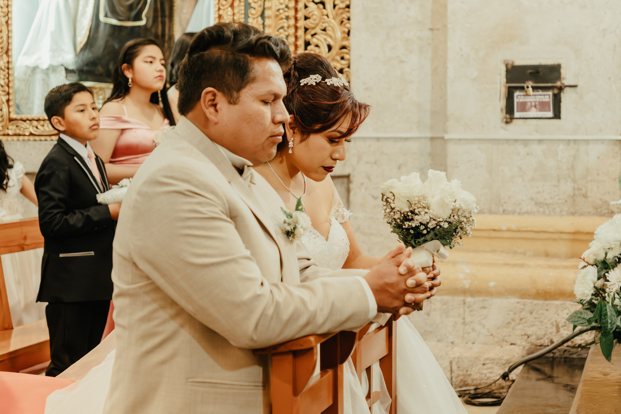 VANESSA + FRANKLIN BODA RELIGIOSA. Studio KVTA | Fotografía y Video de Bodas en Arequipa
