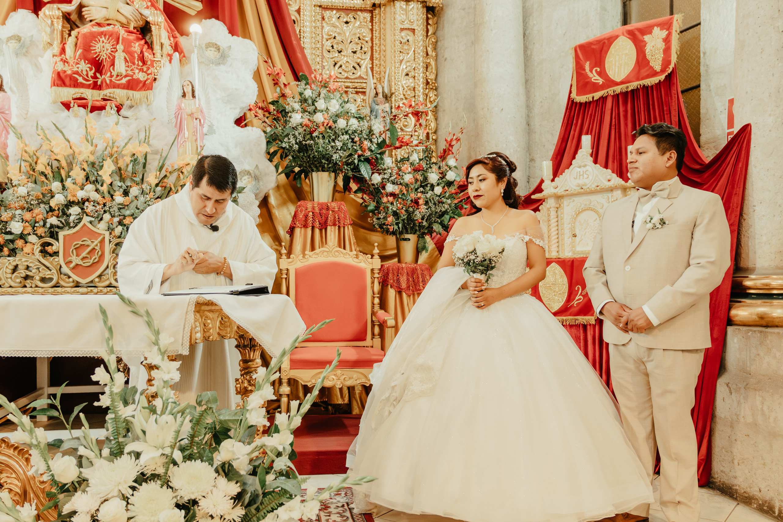 VANESSA + FRANKLIN BODA RELIGIOSA. Studio KVTA | Fotografía y Video de Bodas en Arequipa