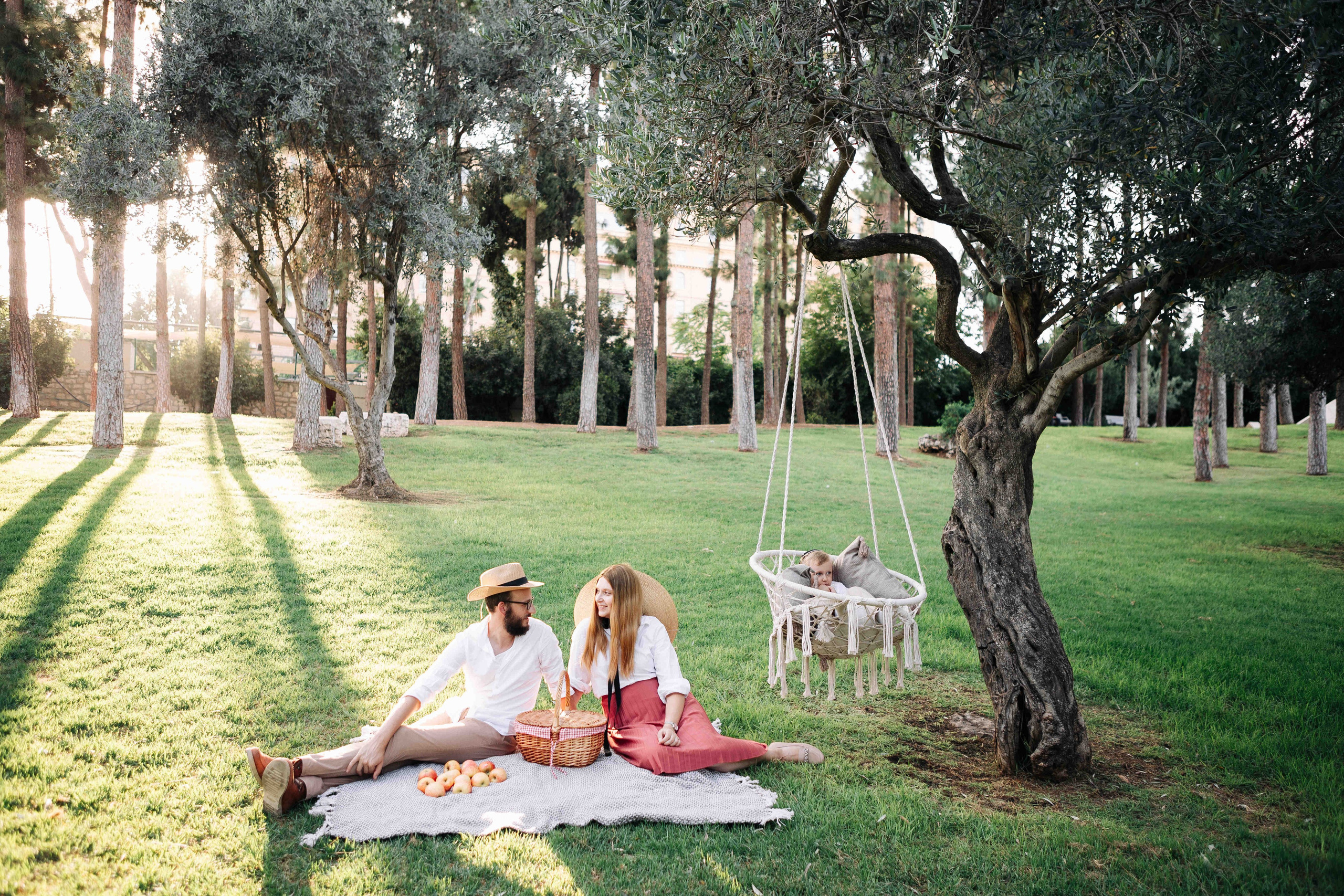 COZY PHOTO SESSION WITH A SWING. Https://shi-photo.com/