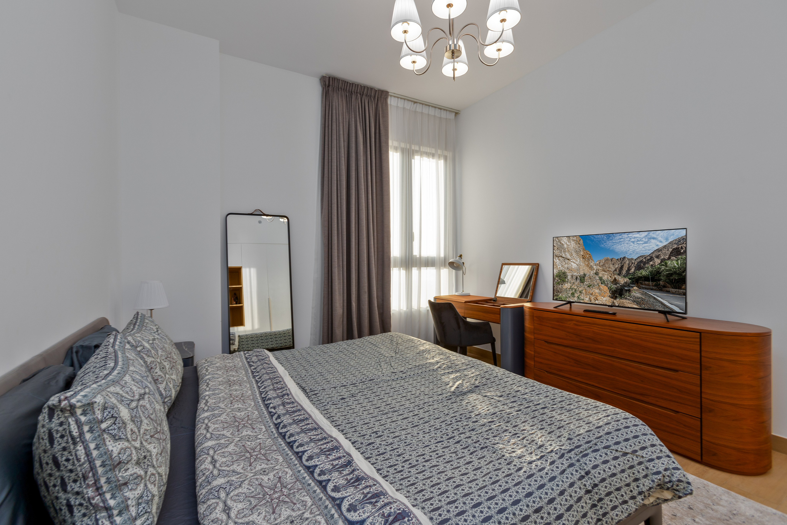 Le Pont 1 — 1BR. Samy Mar Boy │Portrait, Automotive and Real Estate Photographer