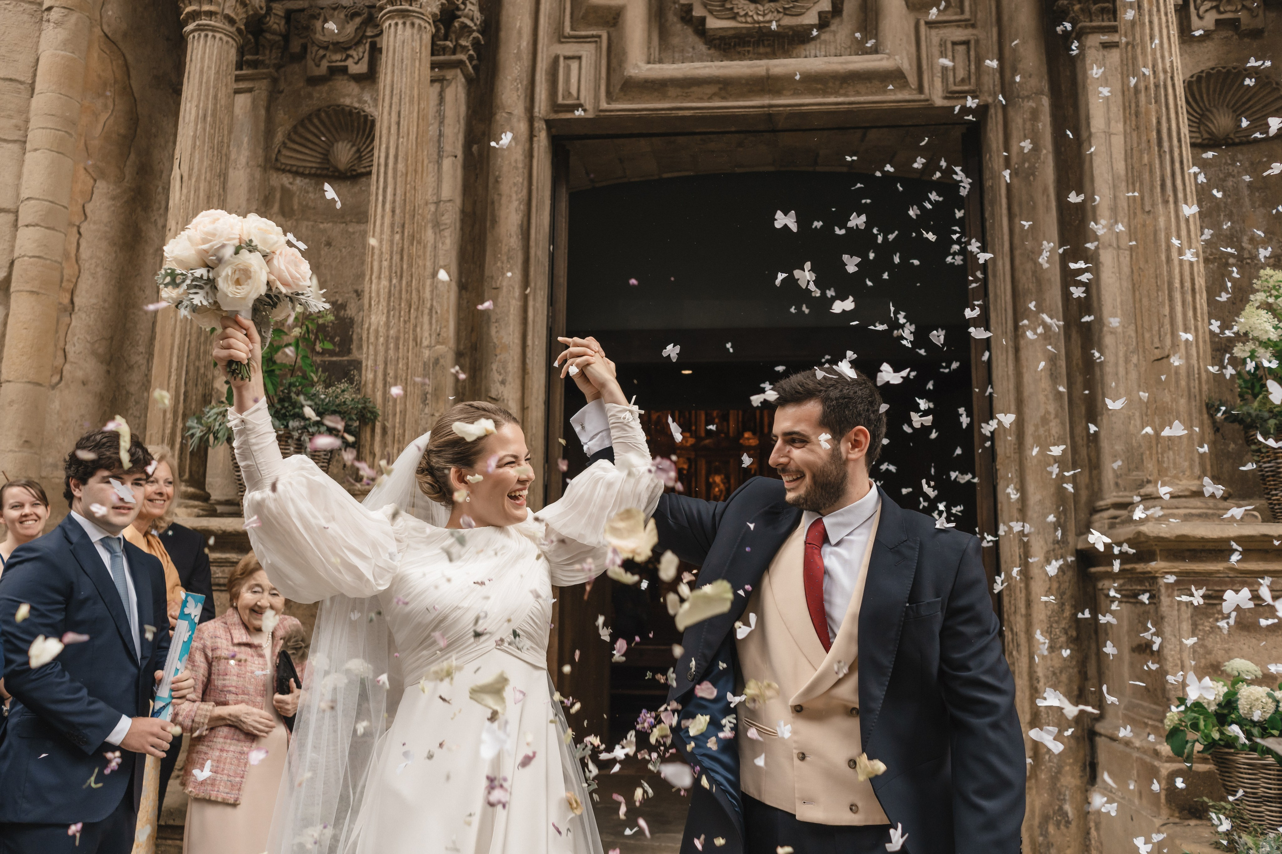 Elegancia y alegría familiar. Boda de Andrés y Lucía en San Sebastián. Holigood foto y video reportaje de bodas en San Sebastián y Europa