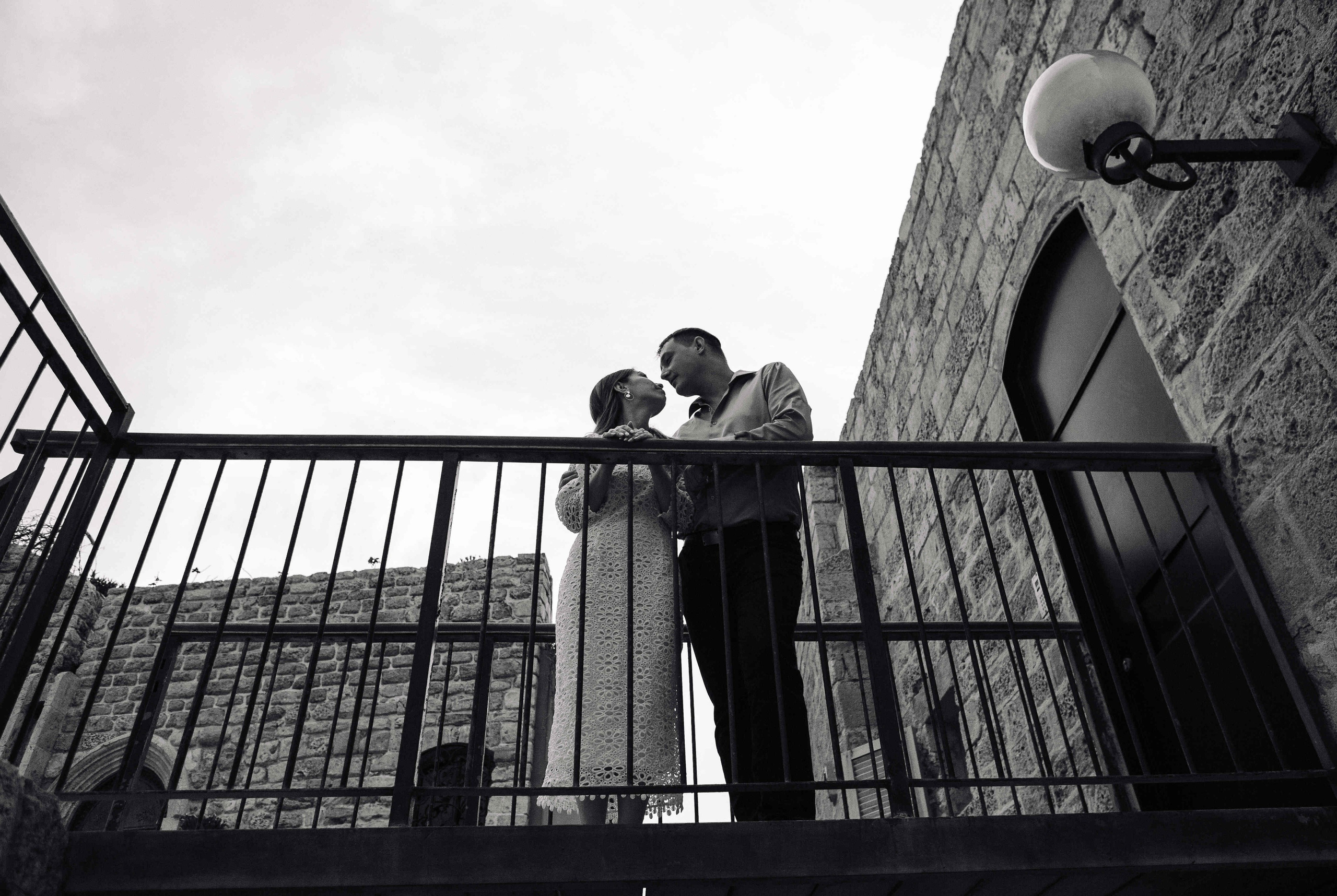 LOVERS IN JAFFO. PHOTOGRAPHER IN ISRAEL