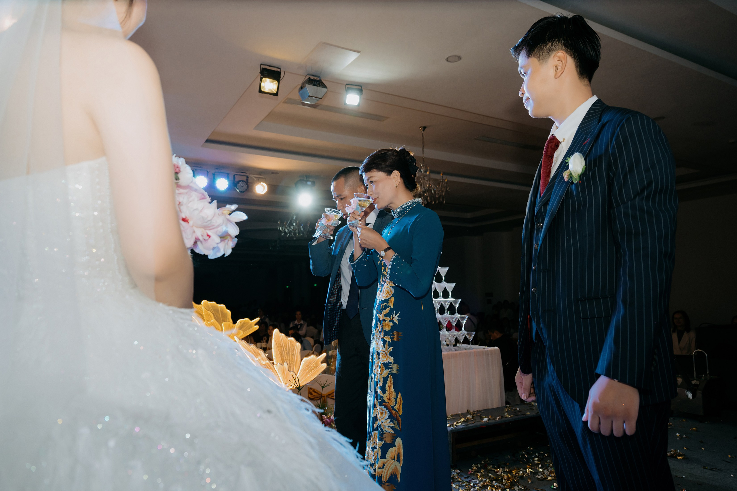 TOAN & VY / Wedding Journalism. Saigon Wedding Present | Art Beyond Moments