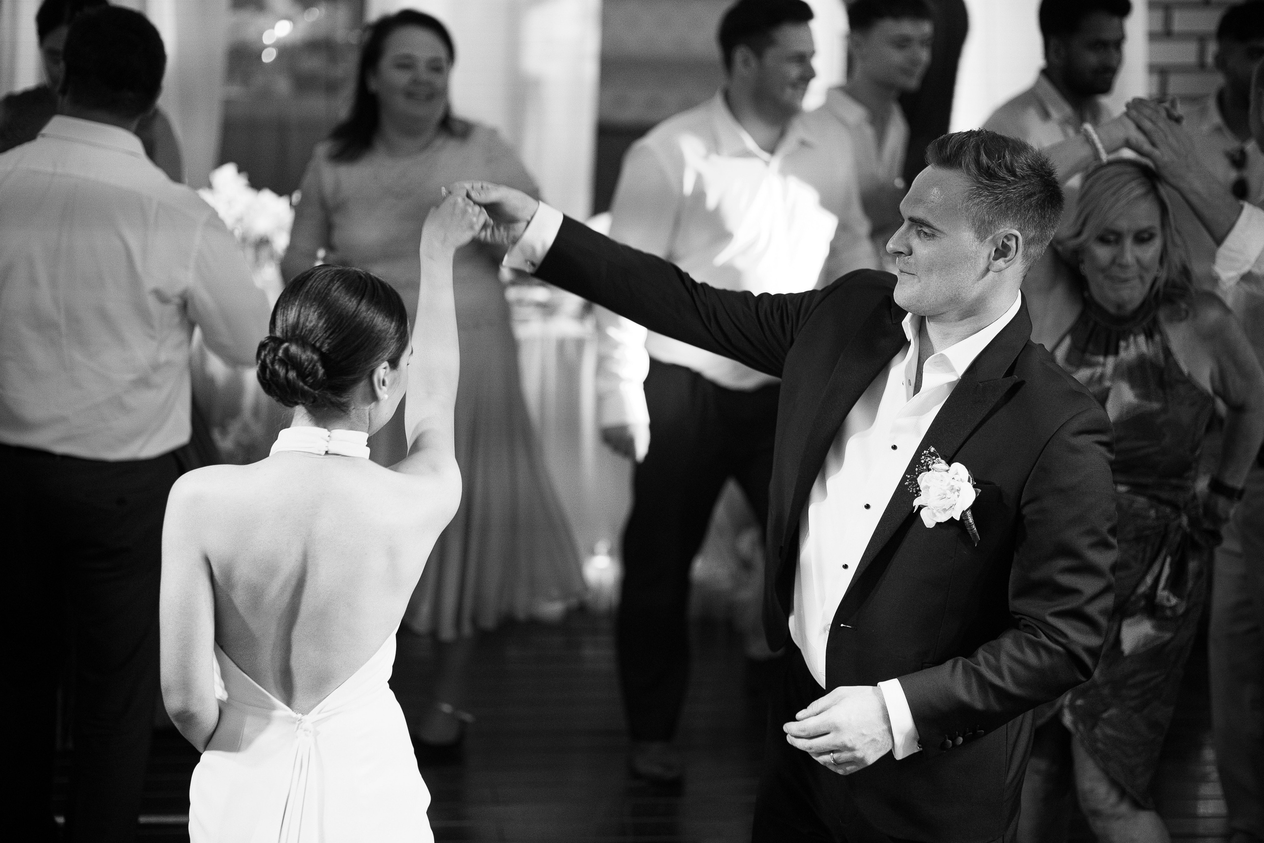 Thomas & Suyumbika. Главная