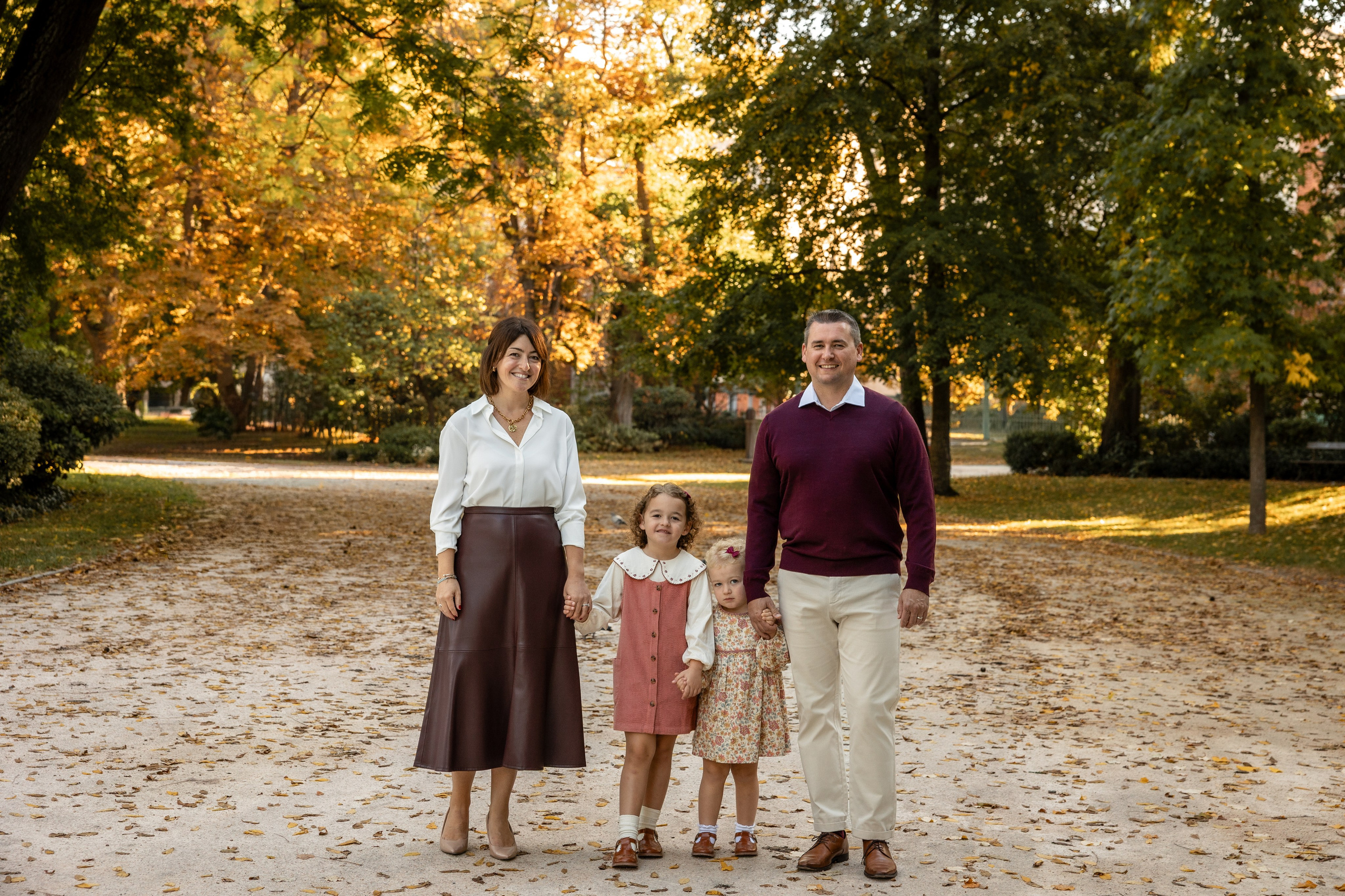 Autumn Family photoshoot in Toulouse. Jardin des Plantes. Eugénie Smirnova — your photographer in Toulouse and southwest France